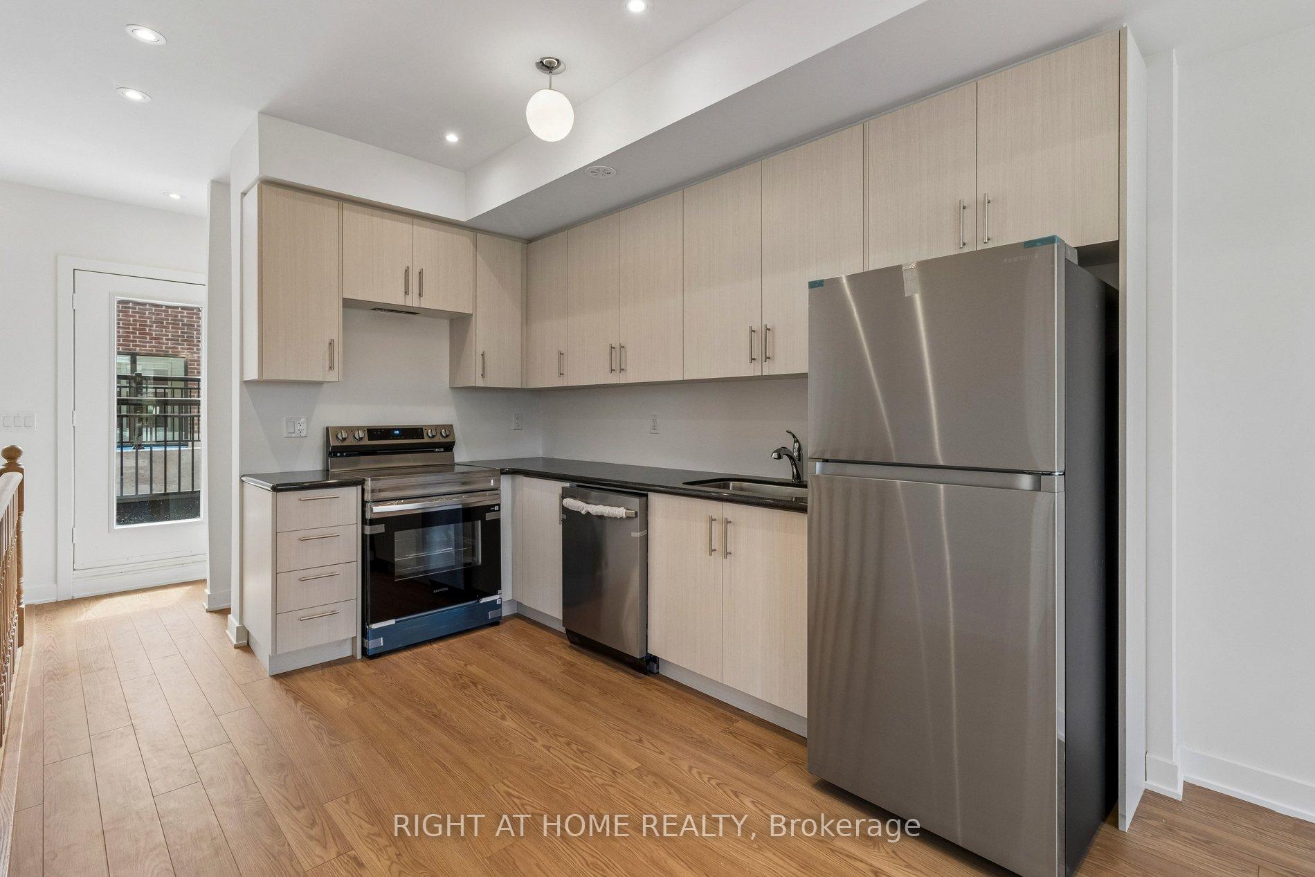 206 - 15100 Yonge Street Aurora Ontario Canada Rent residential Moyeen Syed Right at Home Realty, Brokerage*