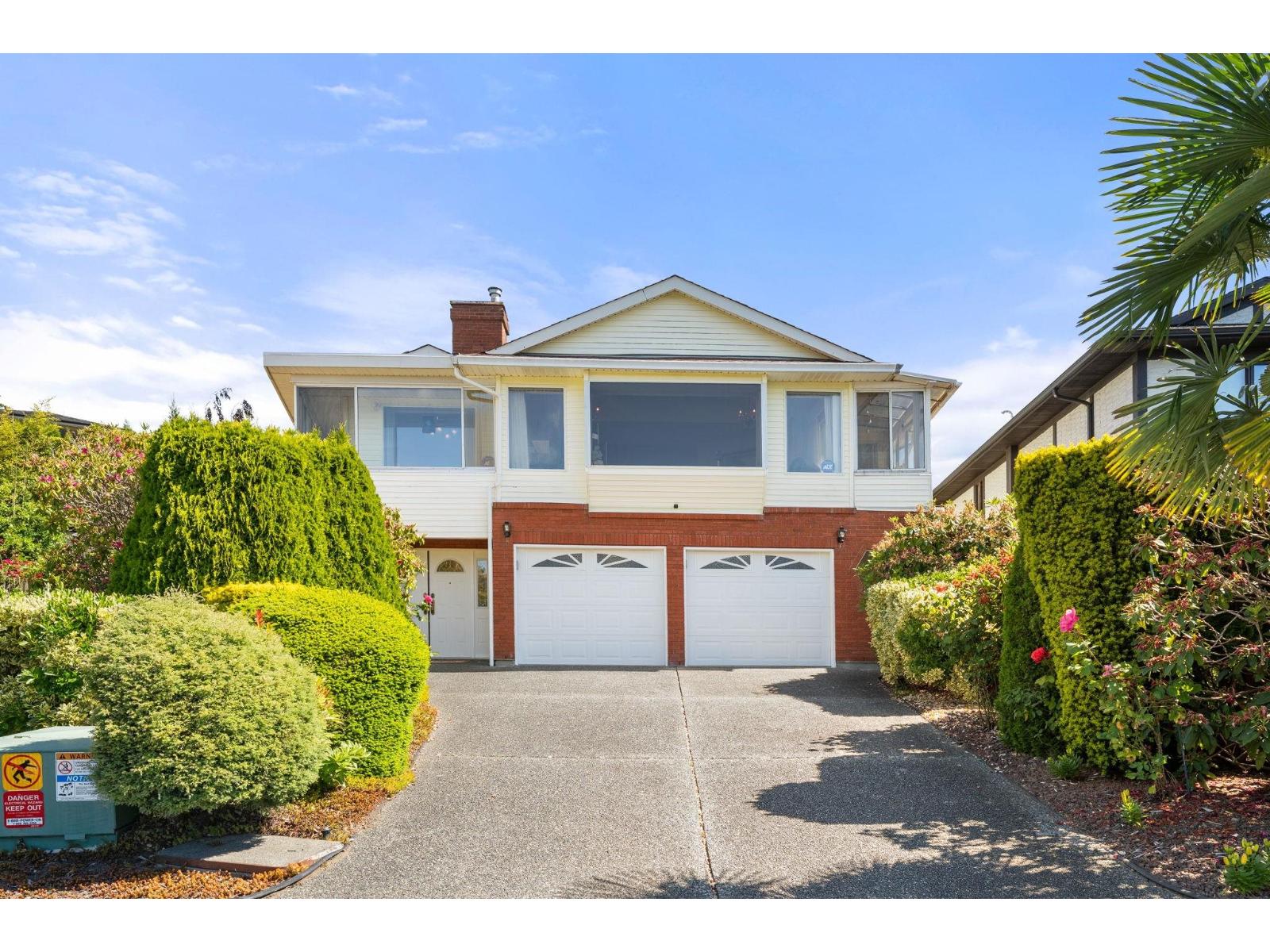 15655 SEMIAHMOO AVENUE White Rock British Columbia Canada Sale residential Cindy Poppy HomeLife Benchmark Realty Corp.