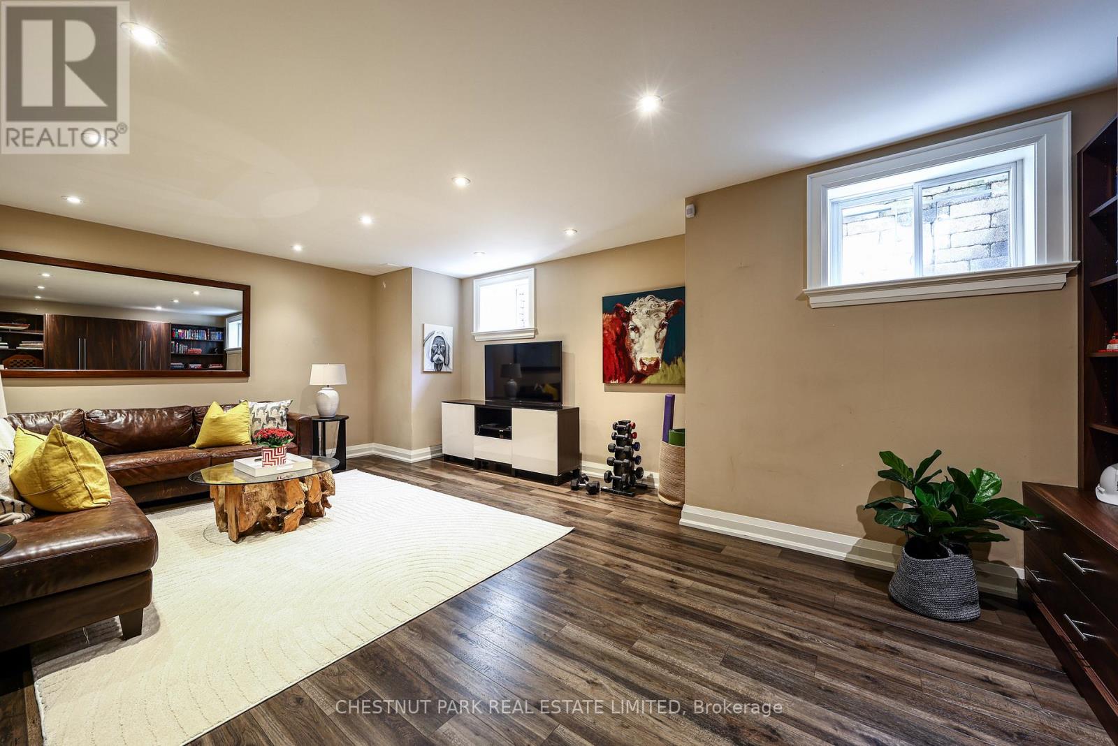 5 Bedroom Single Family Home/House's Image 37