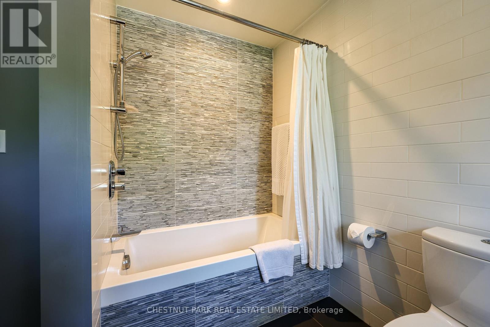 5 Bedroom Single Family Home/House's Image 29