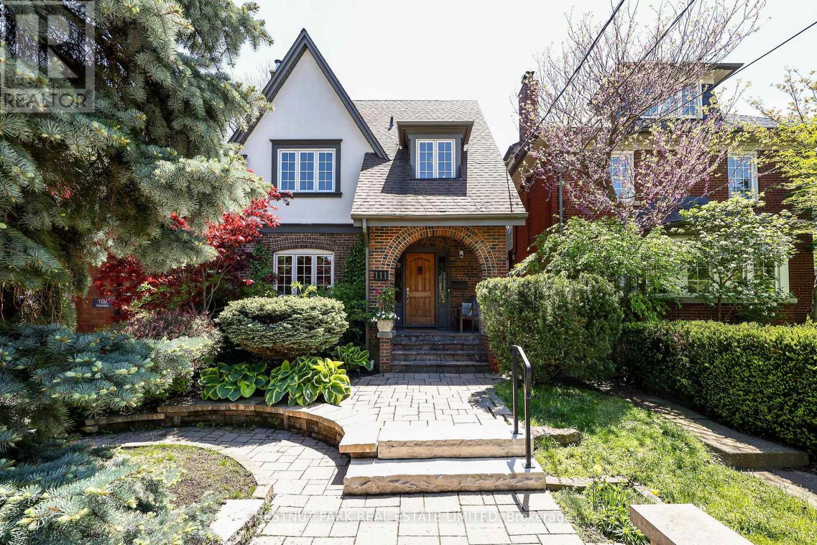5 Bedroom Single Family Home/House's Image 1