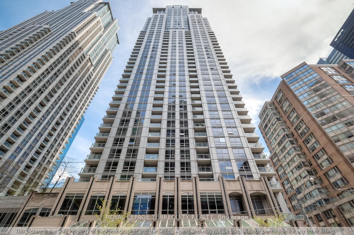 3202 - 761 Bay Street Toronto Ontario Canada Rent residential ROYAL LEPAGE TERREQUITY REALTY