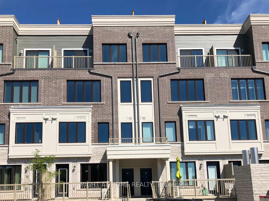 15 - 95 EASTWOOD PARK Gardens Toronto Ontario Canada Rent residential Faris Al-Hoyidy Right at Home Realty, Brokerage*
