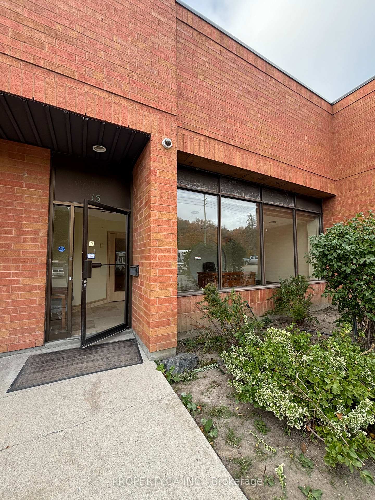 15 - 109 Fernstaff Court Vaughan Ontario Canada Lease commercial Michael Gauer PROPERTY.CA INC.