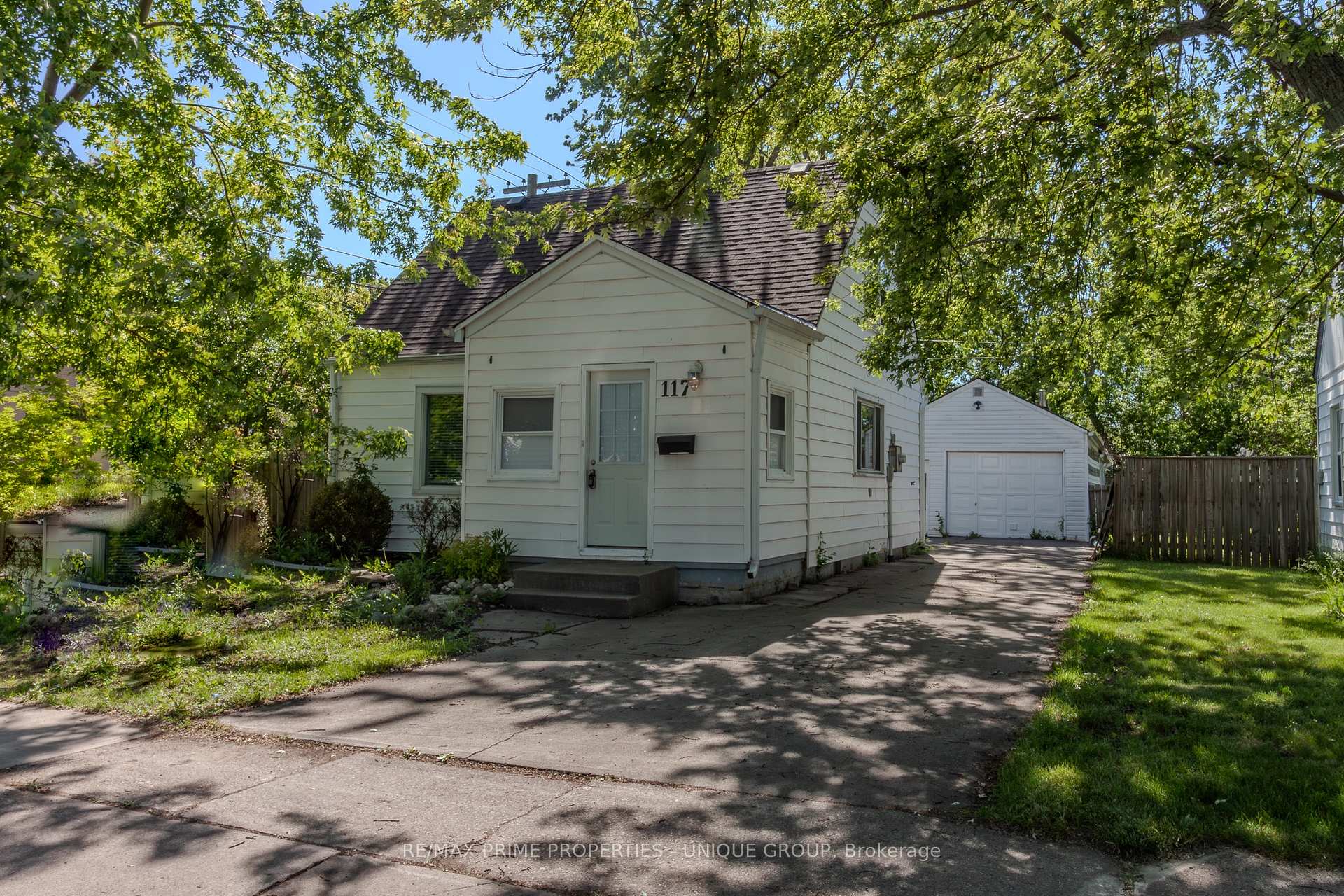 117 Walnut Avenue S Sarnia Ontario Canada Sale residential Kevin Thompson RE/MAX PRIME PROPERTIES UNIQUE GROUP, BROKERAGE