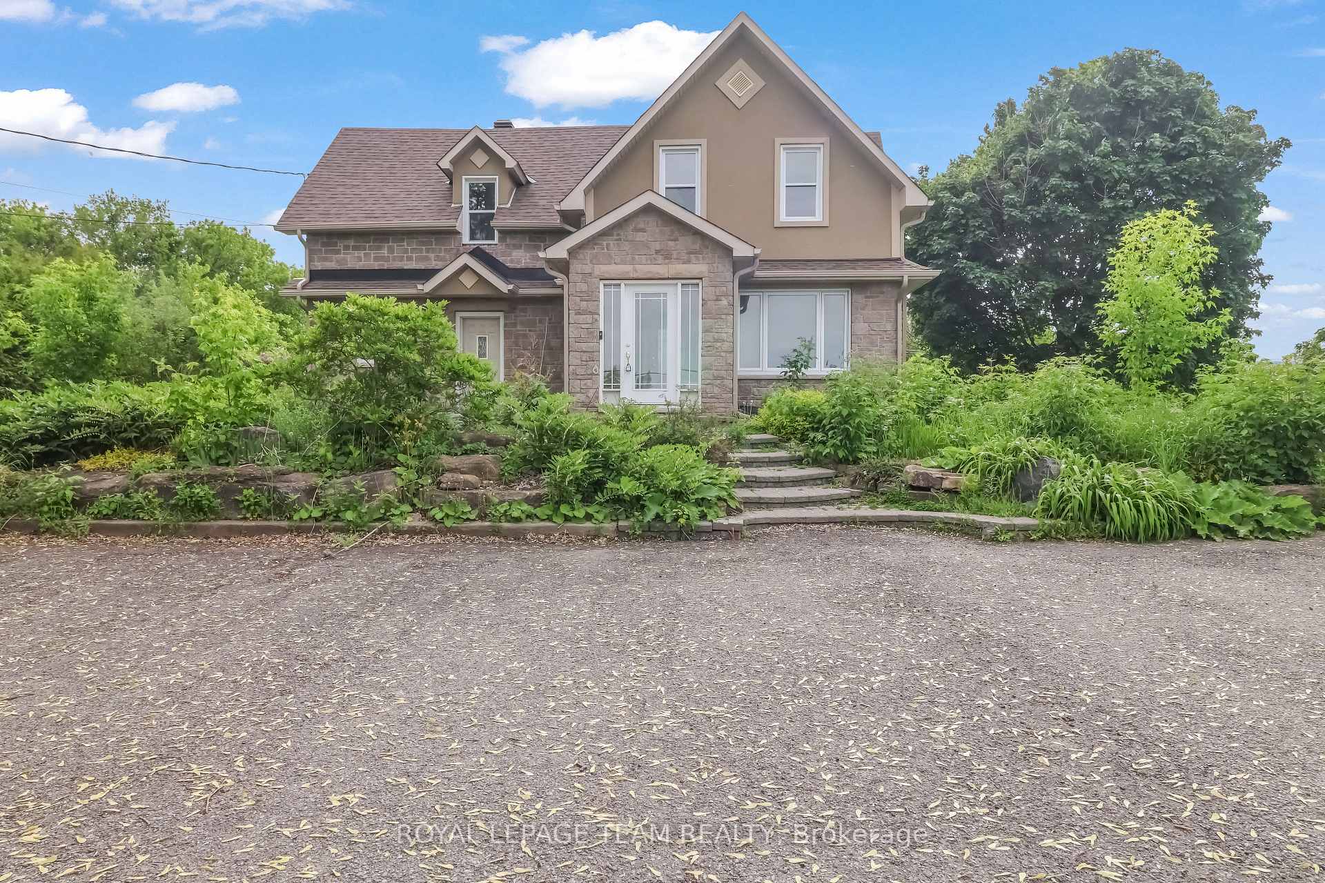 5742 Bank Street Ottawa Ontario Canada Sale residential Christiane Lafleur RE/MAX HALLMARK REALTY GROUP Brokerage *
