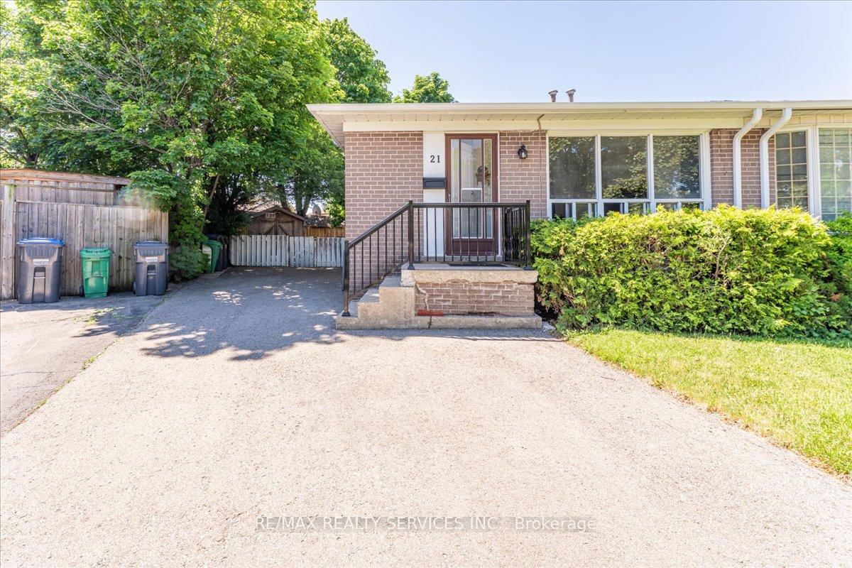 21 Welbeck Drive Brampton Ontario Canada Sale residential Rich Copley RE/MAX Realty Services Inc., Brokerage*