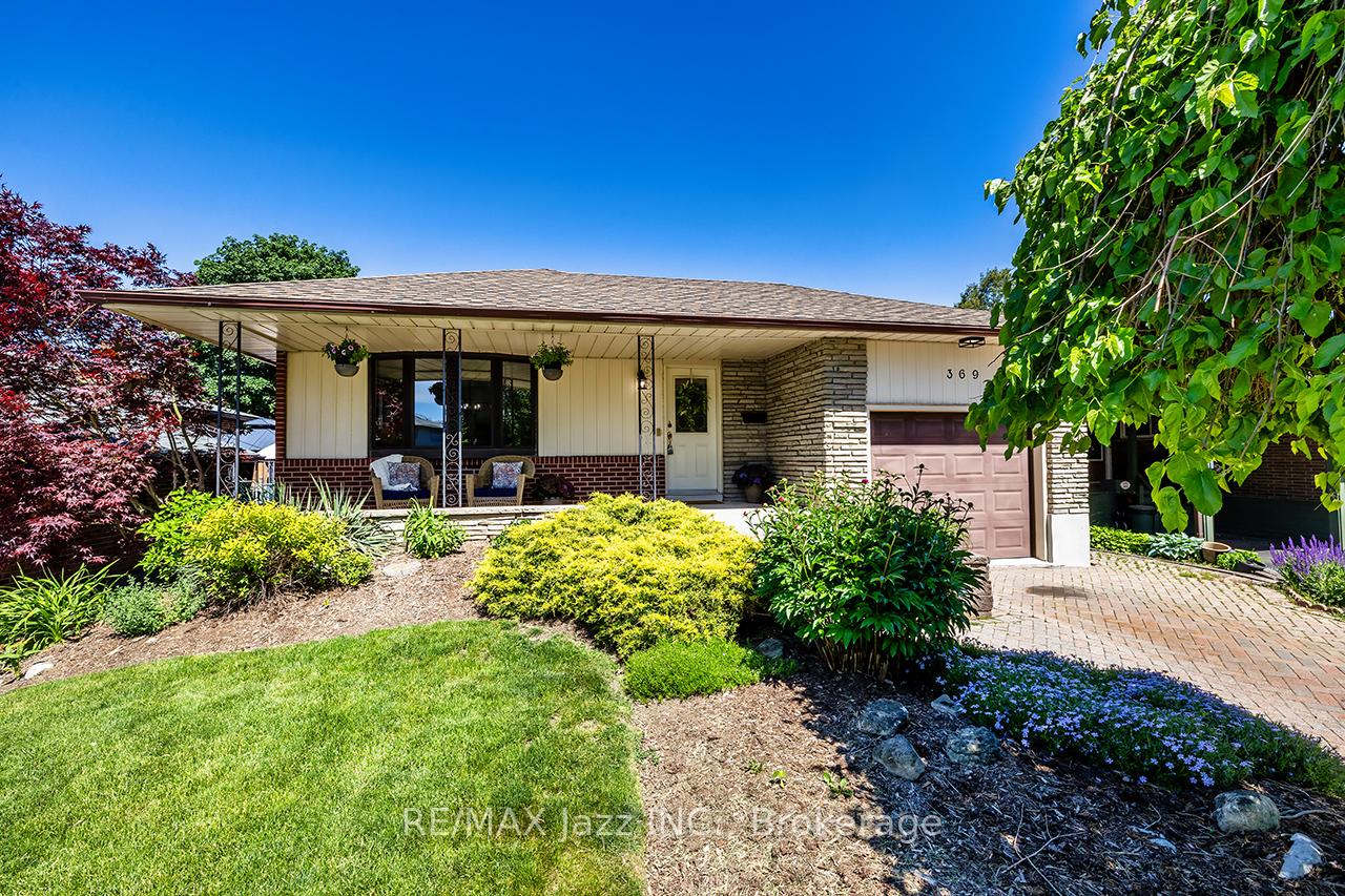 369 Waverly Street N Oshawa Ontario Canada Sale residential Mike McMahon Right at Home Realty, Brokerage*