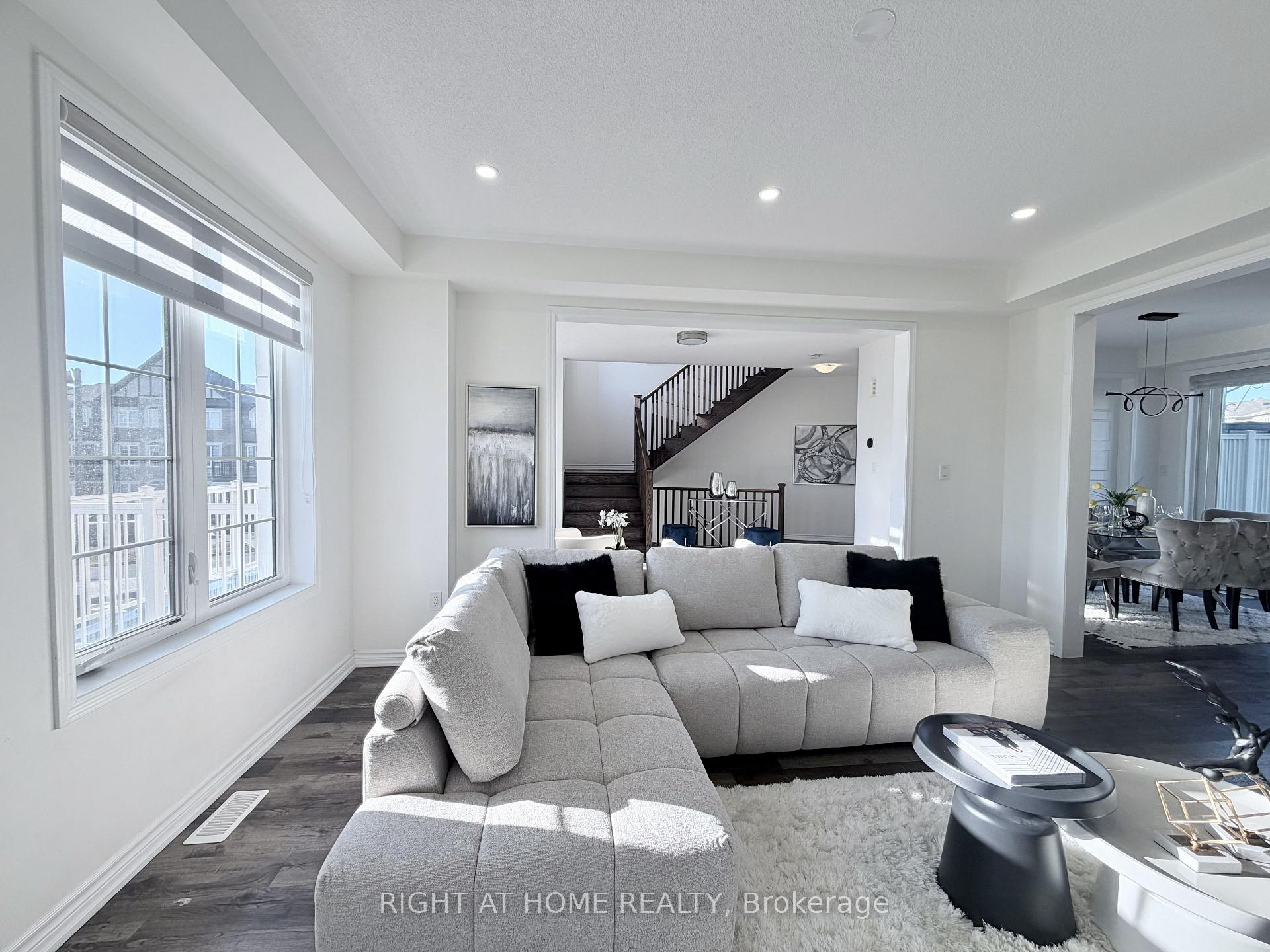 21 Upper - 1222 Rose Way Milton Ontario Canada Rent residential Guido Bernal Right at Home Realty, Brokerage*