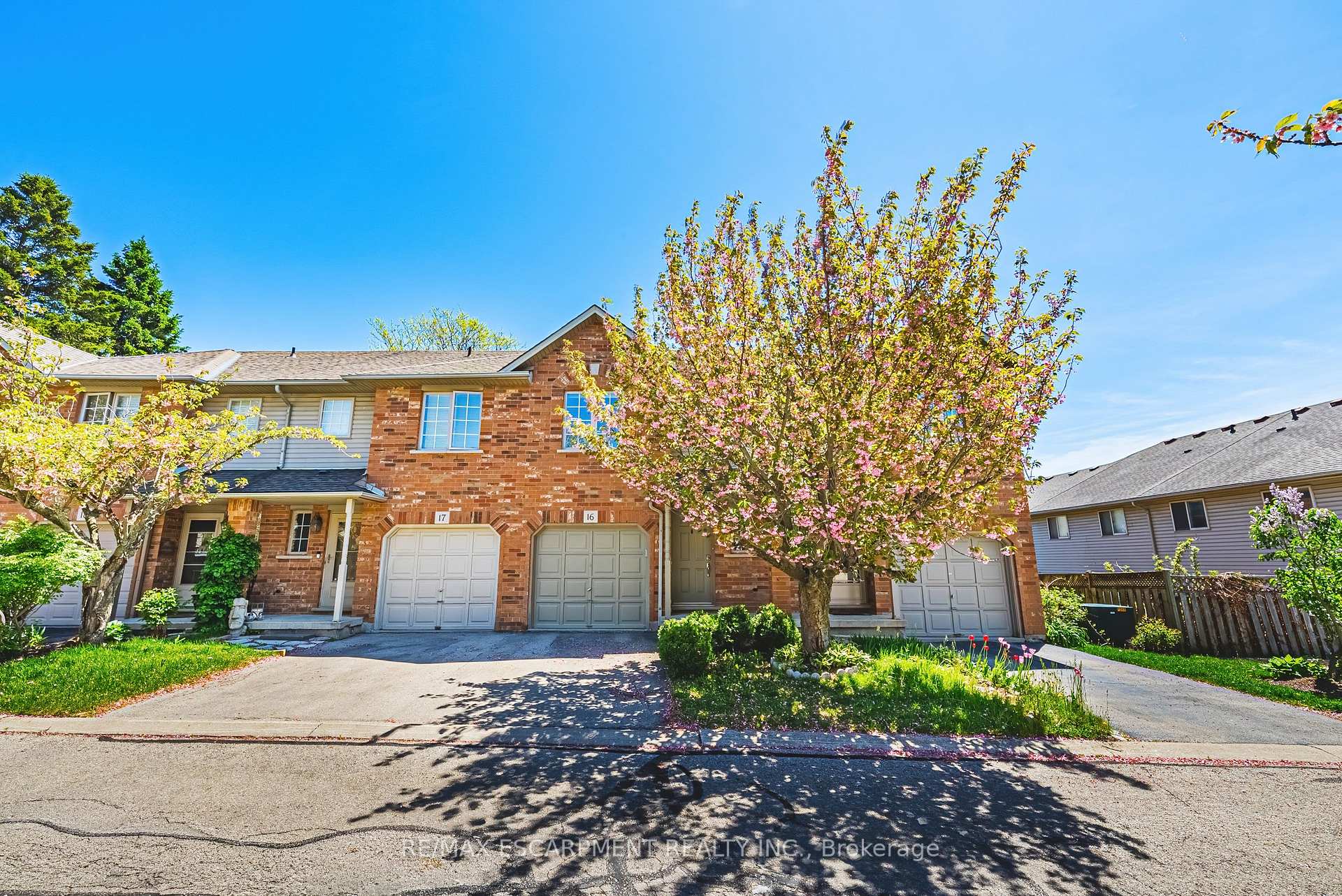 16 - 1000 Upper Paradise Road Hamilton Ontario Canada Sale residential   The Loya Group - Ray Loya, Team Lead