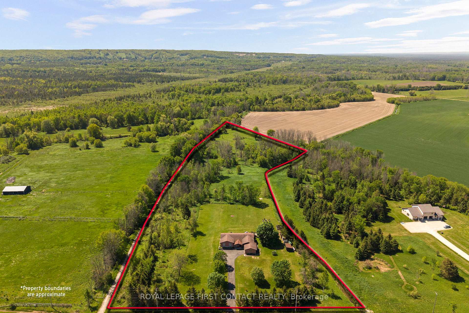 2053 26 Highway Springwater Ontario Canada Sale residential Your Ladies of Real Estate . Royal LePage First Contact Realty, Brokerage *