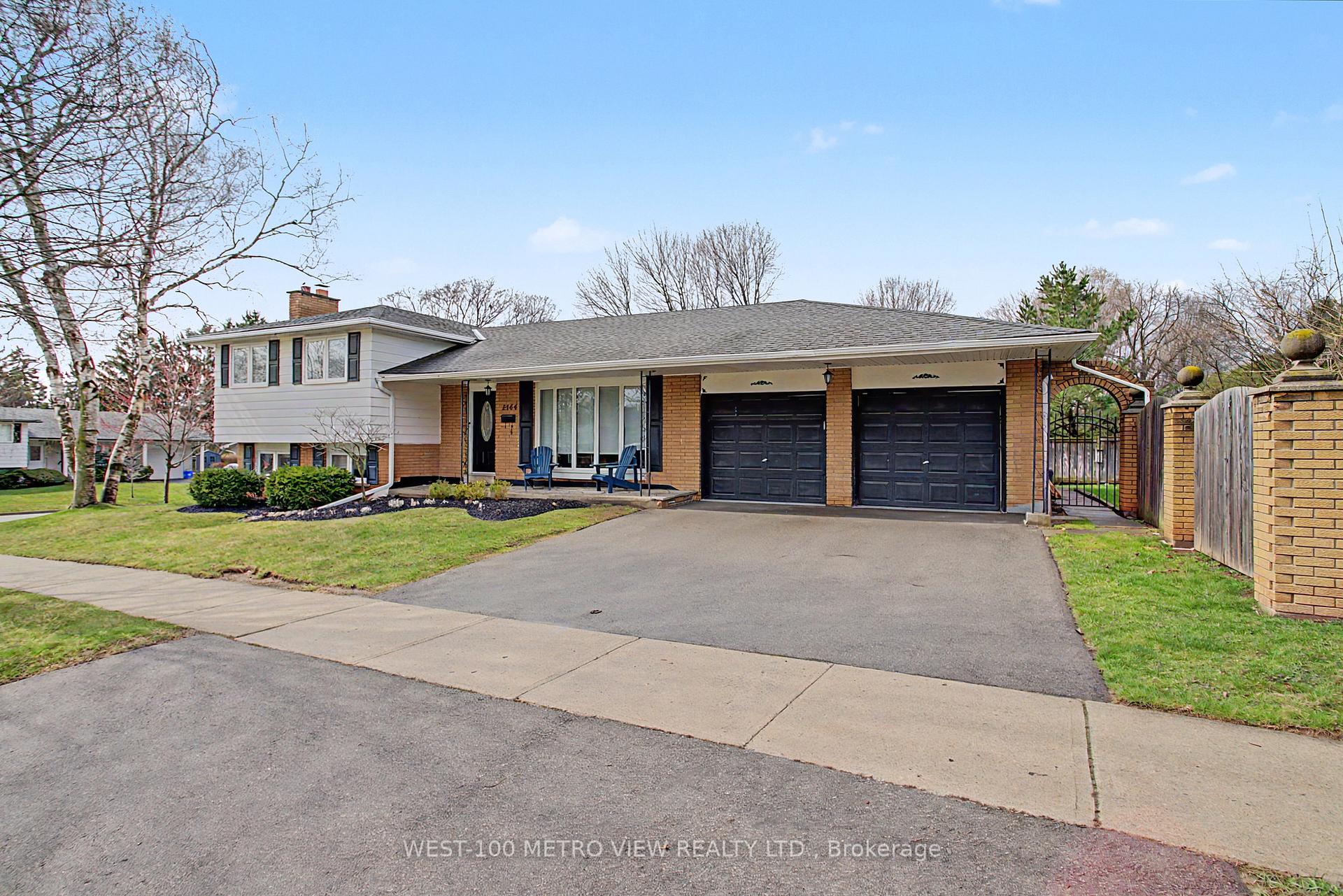 2144 Sandringham Drive Burlington Ontario Canada Sale residential Guru Saraf Right at Home Realty, Brokerage*