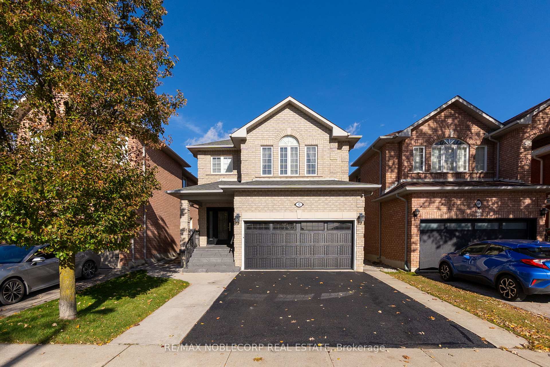 92 Water Garden Lane Vaughan Ontario Canada Sale residential Maria Bifolchi Re/Max Noblecorp Real Estate, Brokerge*