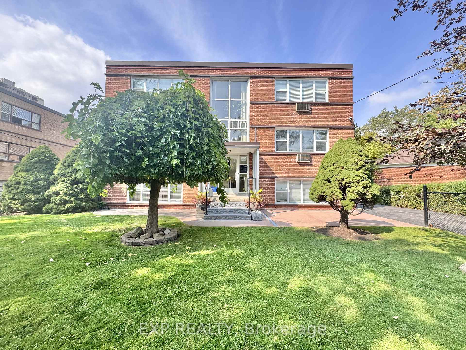 Unit 2 - 27 Paisley Boulevard Mississauga Ontario Canada Rent residential Navneet Bhasin eXp Realty, Brokerage*