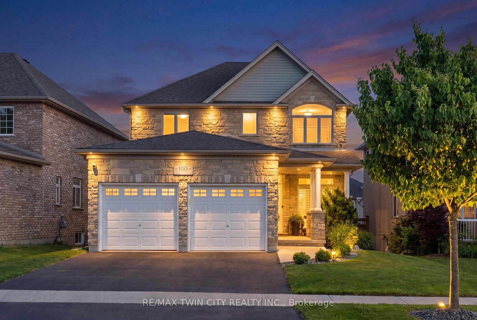100 Pebblecreek Drive Kitchener Ontario Canada Sale residential Jon Hiller RE/MAX Twin City Realty Inc., Brokerage*