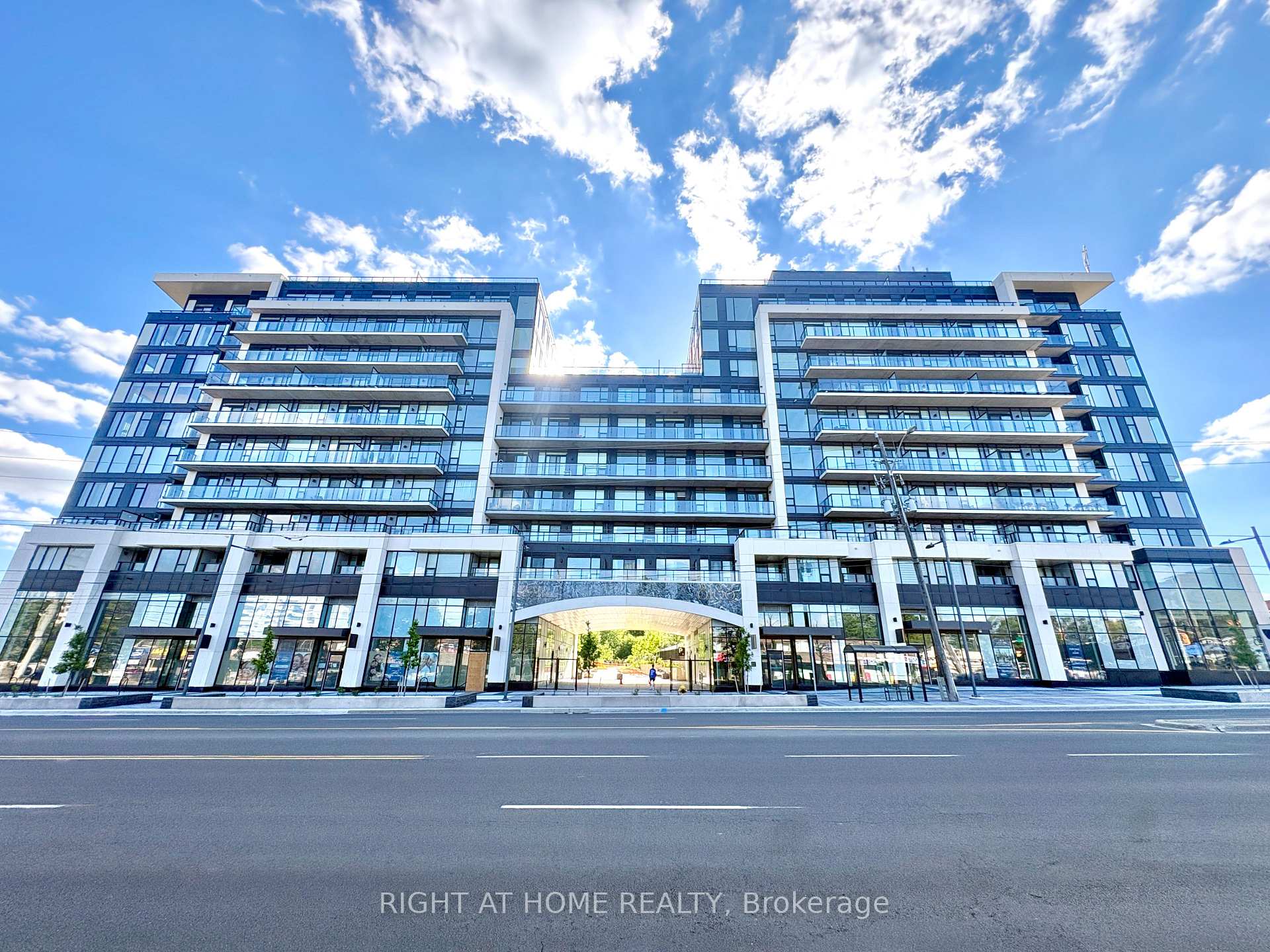 221 - 8188 Yonge Street Vaughan Ontario Canada Sale residential Guido Bernal Right at Home Realty, Brokerage*