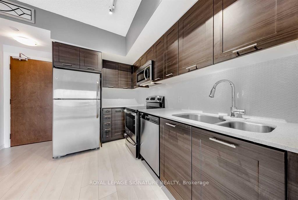 1003 - 2200 Lakeshore Boulevard Toronto Ontario Canada Rent residential Sat Swaminathan ROYAL LEPAGE SIGNATURE REALTY, Brokerage*