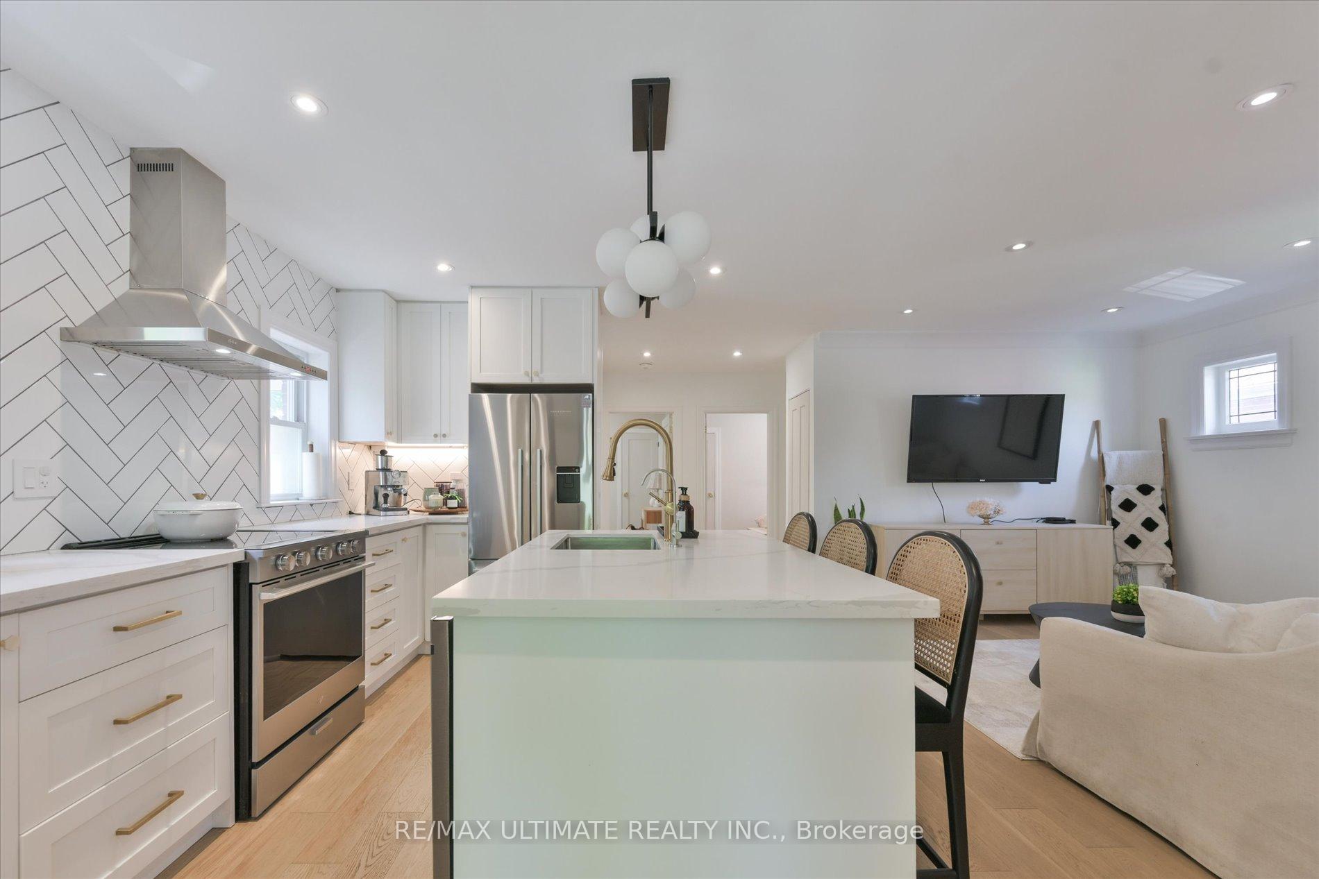 205 William Street Toronto Ontario Canada Sale residential Gilbert Lopes RE/MAX Ultimate Realty, Brokerage *