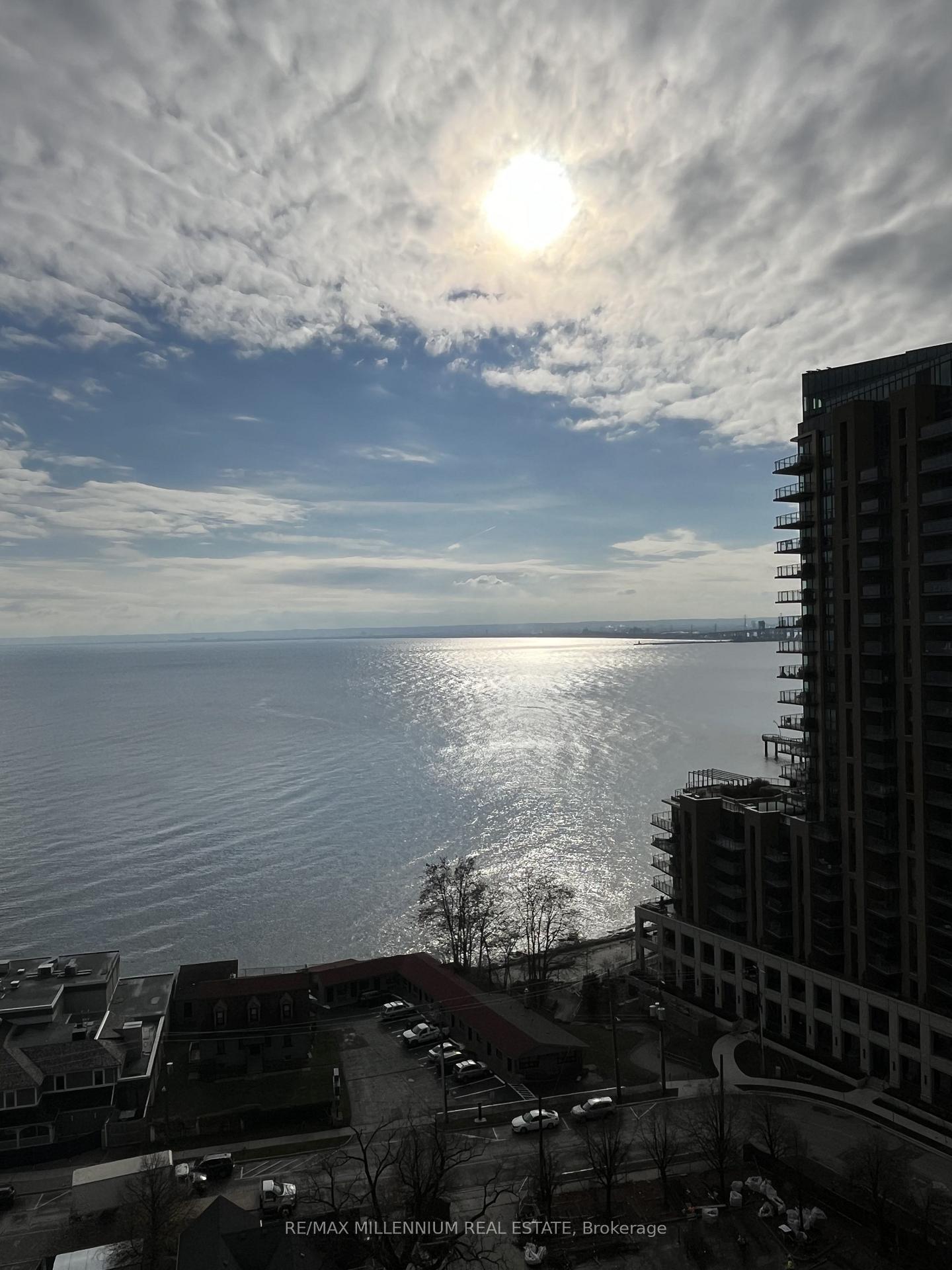 1608 - 370 Martha Street Burlington Ontario Canada Rent residential The Condo Experts RE/MAX Millennium Real Estate, Brokerage*