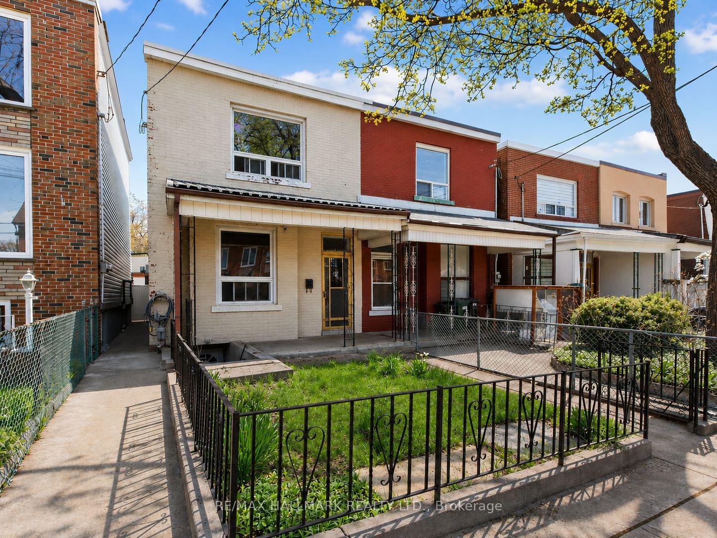 141 Palmerston Avenue Toronto Ontario Canada Sale residential Ramin Alokozay Right at Home Realty, Brokerage*