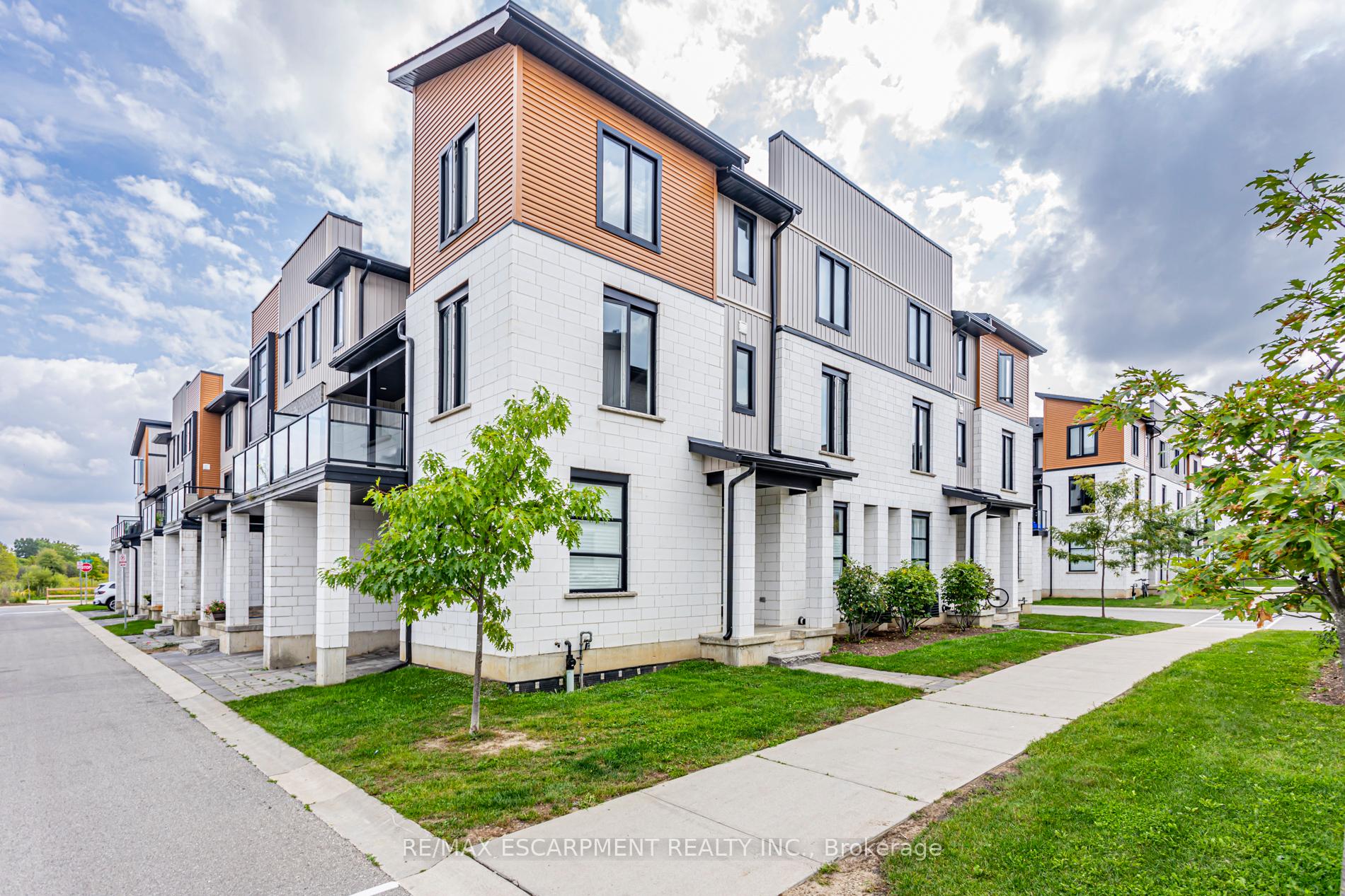 941 Manhattan Way London North Ontario Canada Rent residential Lisa Iturriaga RE/MAX ESCARPMENT REALTY INC., BROKERAGE
