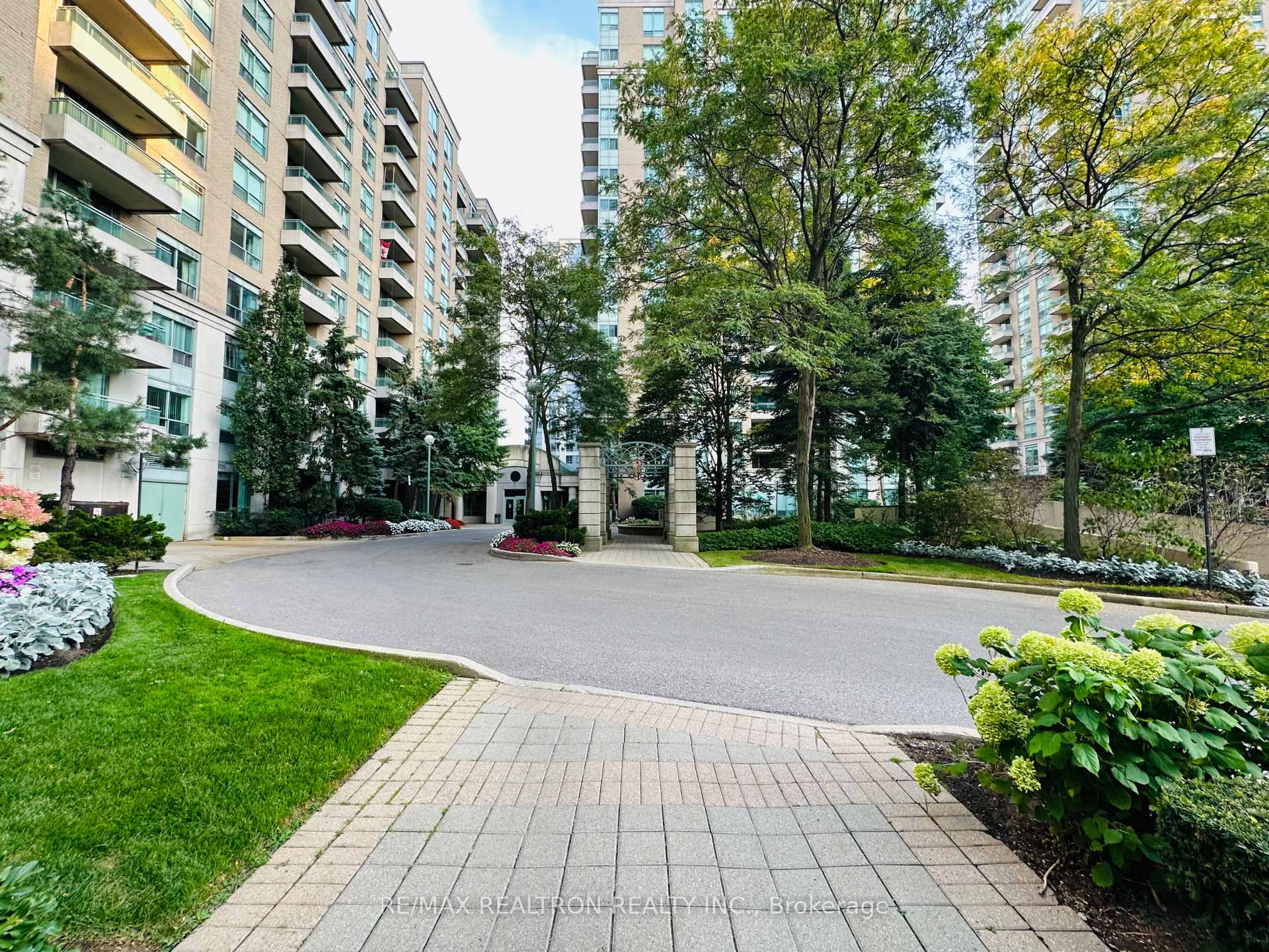 1209 - 29 Pemberton Avenue Toronto Ontario Canada Rent residential Gila Gelman RE/MAX Realtron Realty Inc., Brokerage*