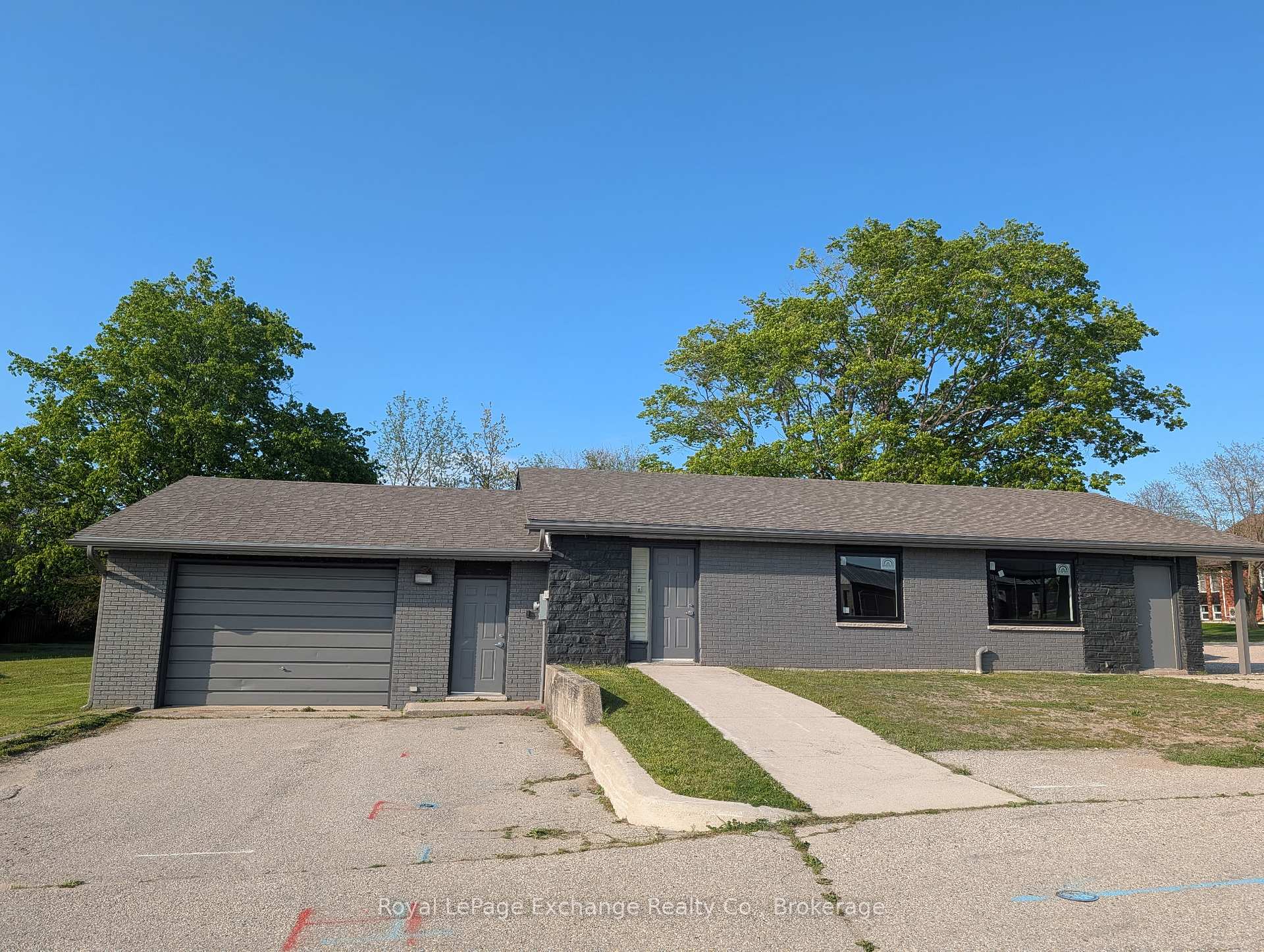 223 Bruce Avenue Kincardine Ontario Canada Sale commercial Glenis Vardy Royal LePage Exchange Realty Co., Brokerage*
