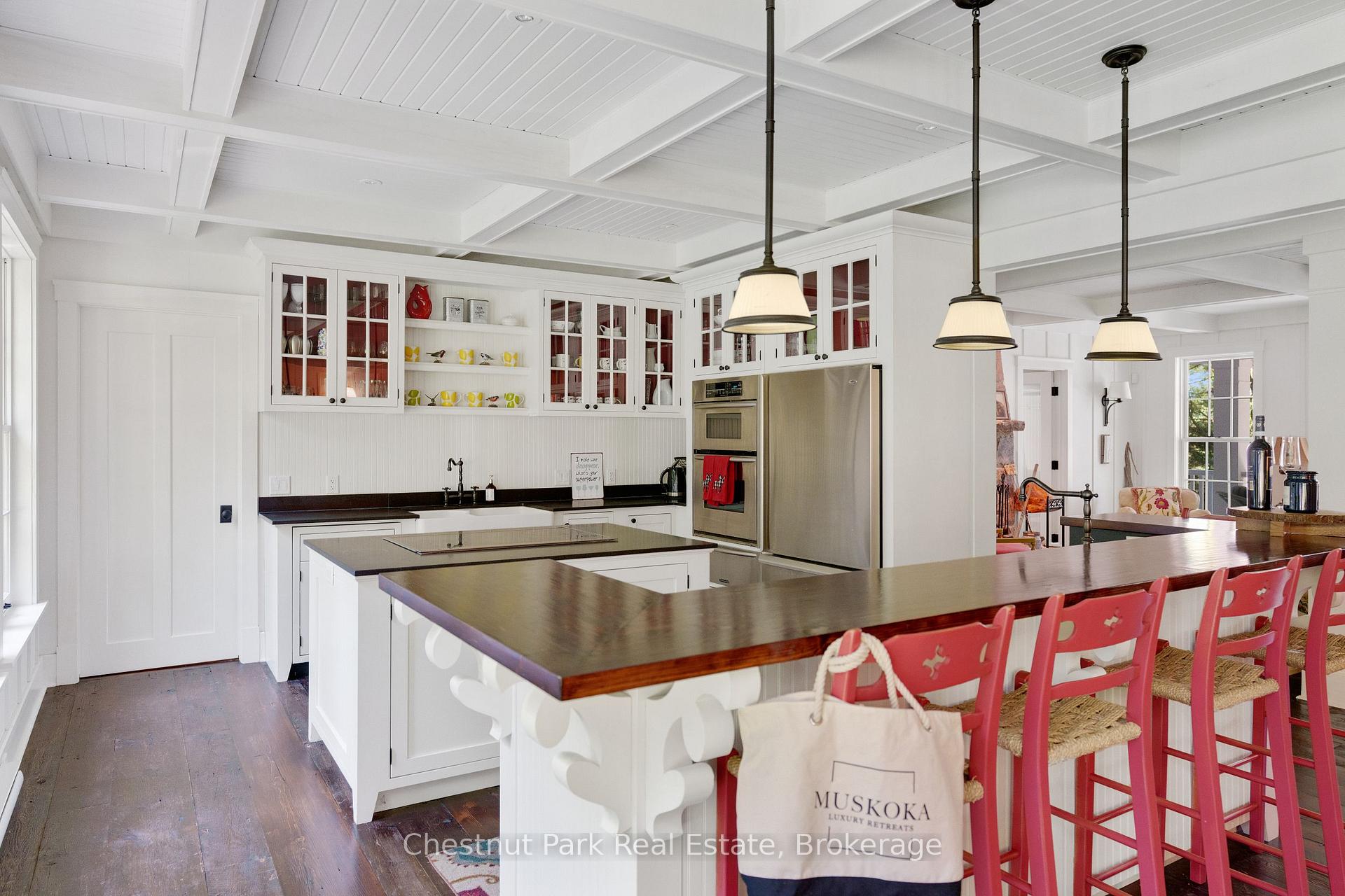 6 Bedroom Single Family Home/House's Image 15