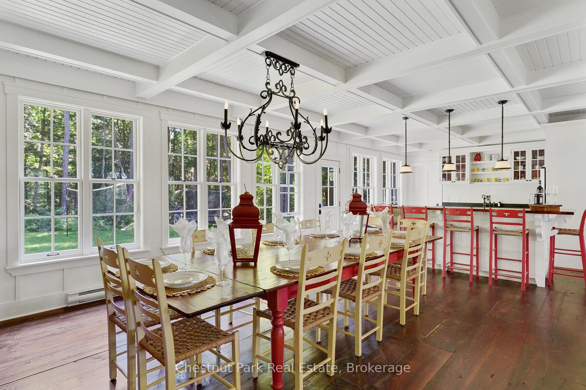 6 Bedroom Single Family Home/House's Image 17