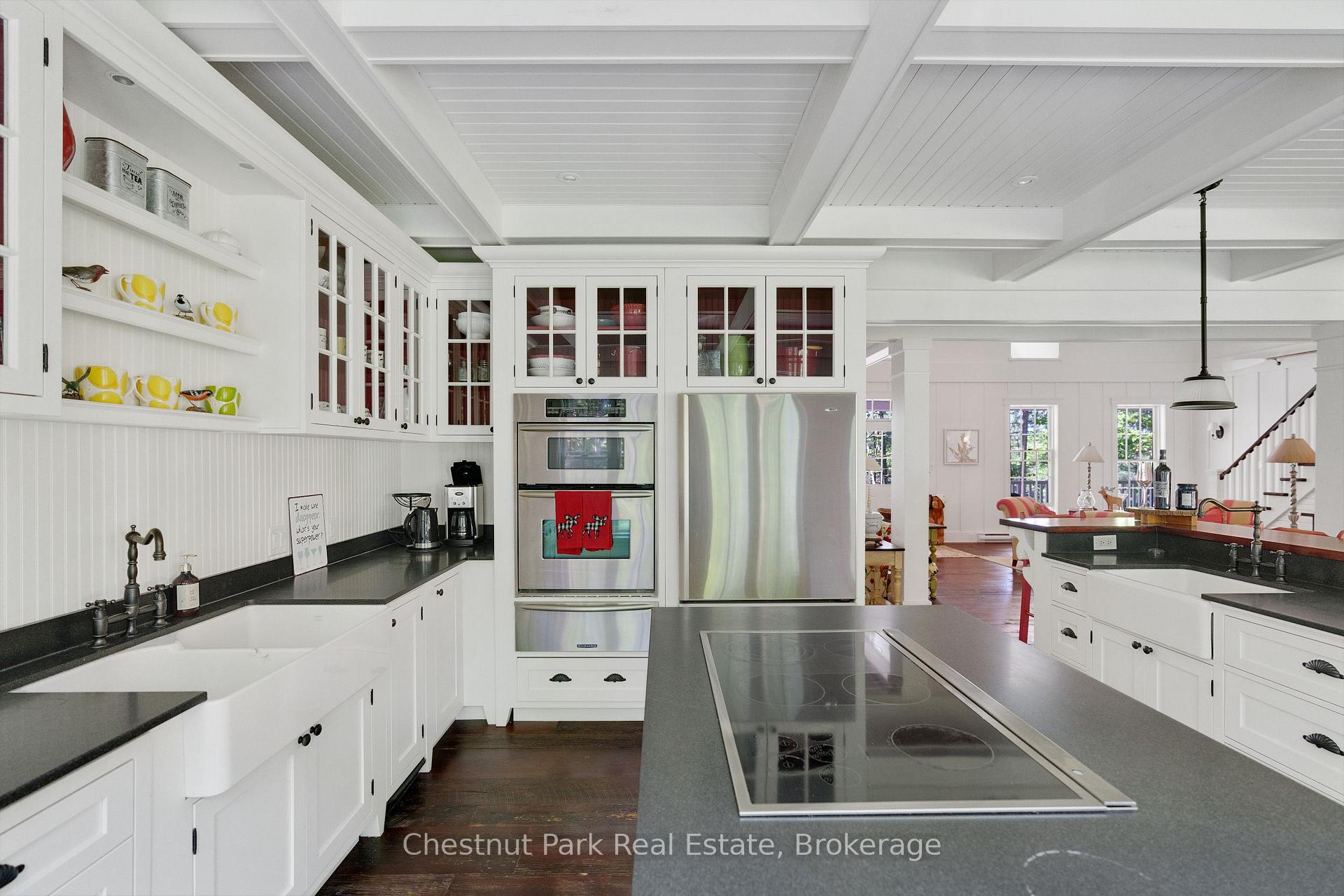6 Bedroom Single Family Home/House's Image 14