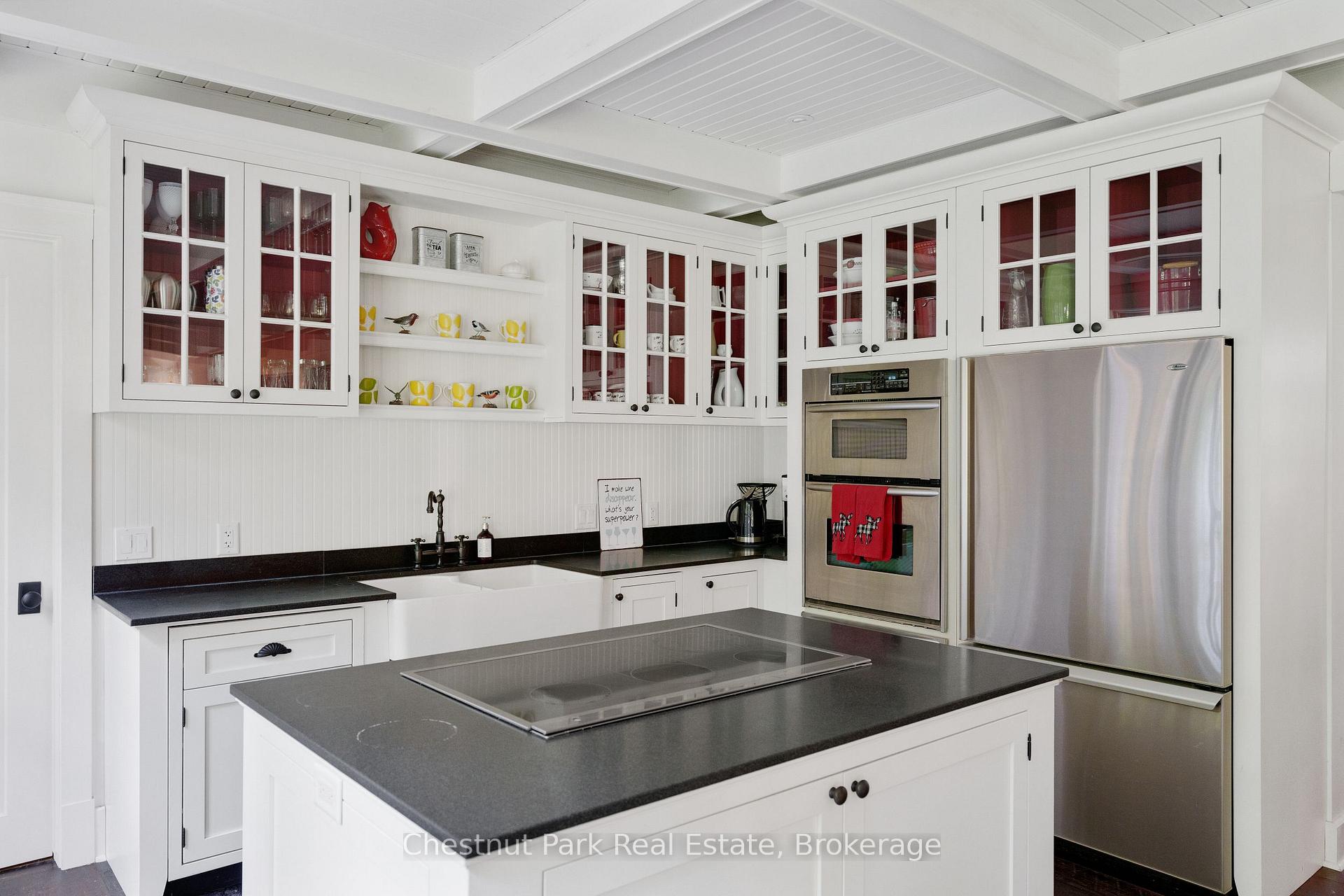 6 Bedroom Single Family Home/House's Image 13