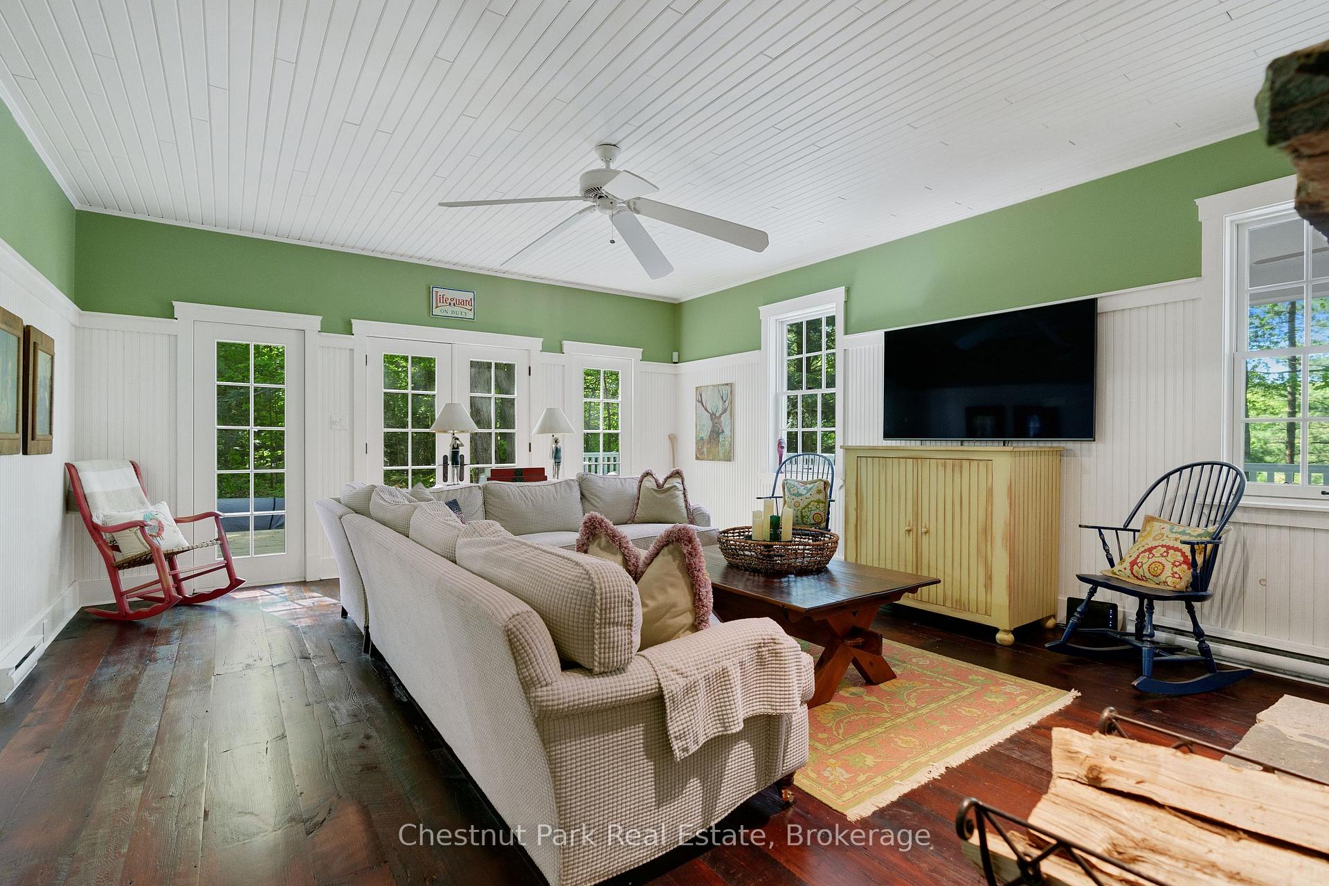 6 Bedroom Single Family Home/House's Image 9