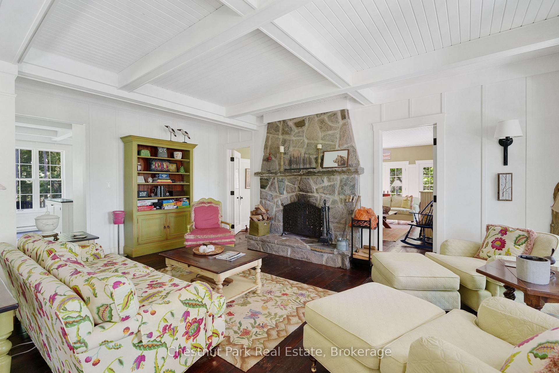 6 Bedroom Single Family Home/House's Image 7