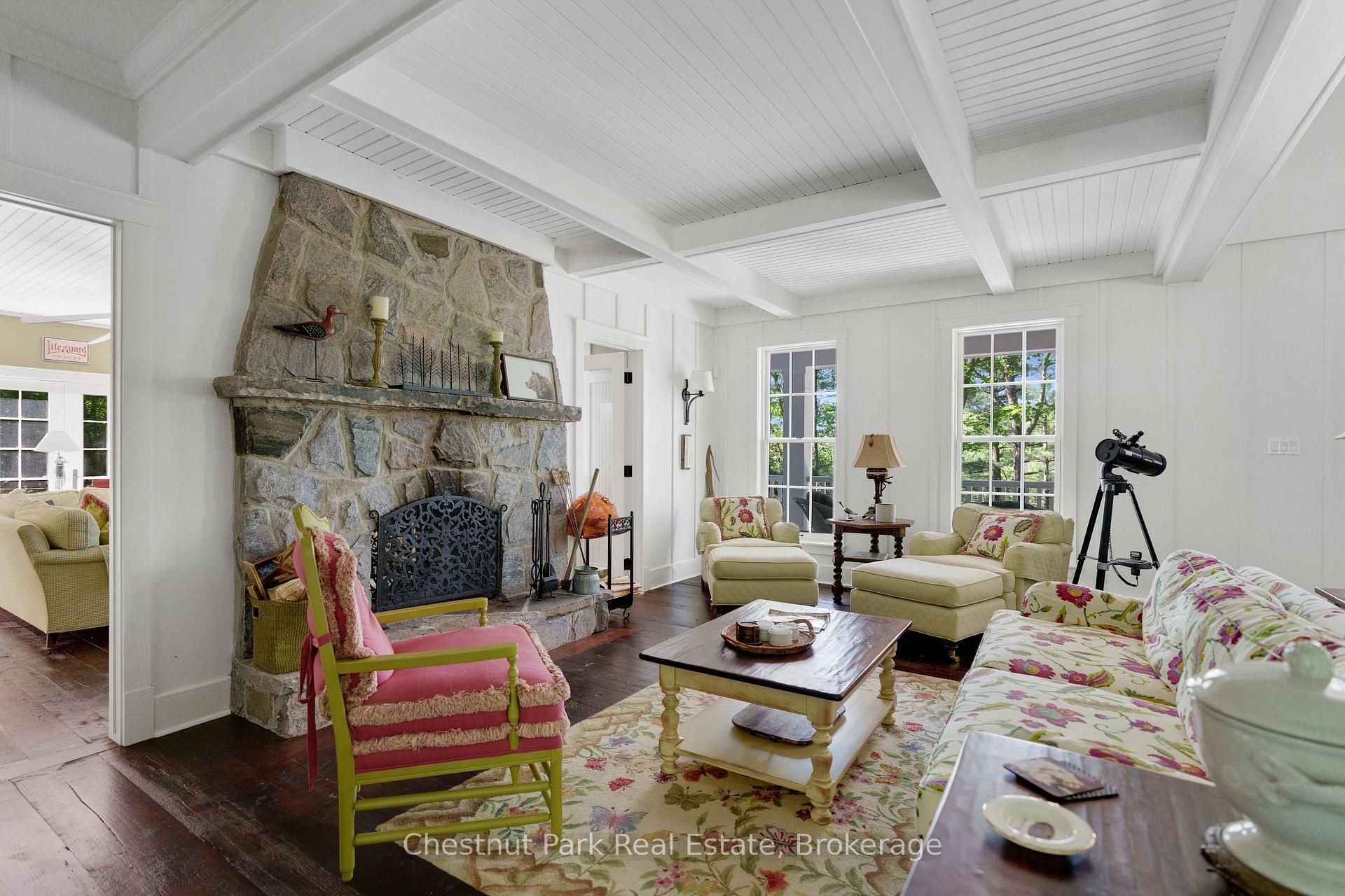 6 Bedroom Single Family Home/House's Image 8
