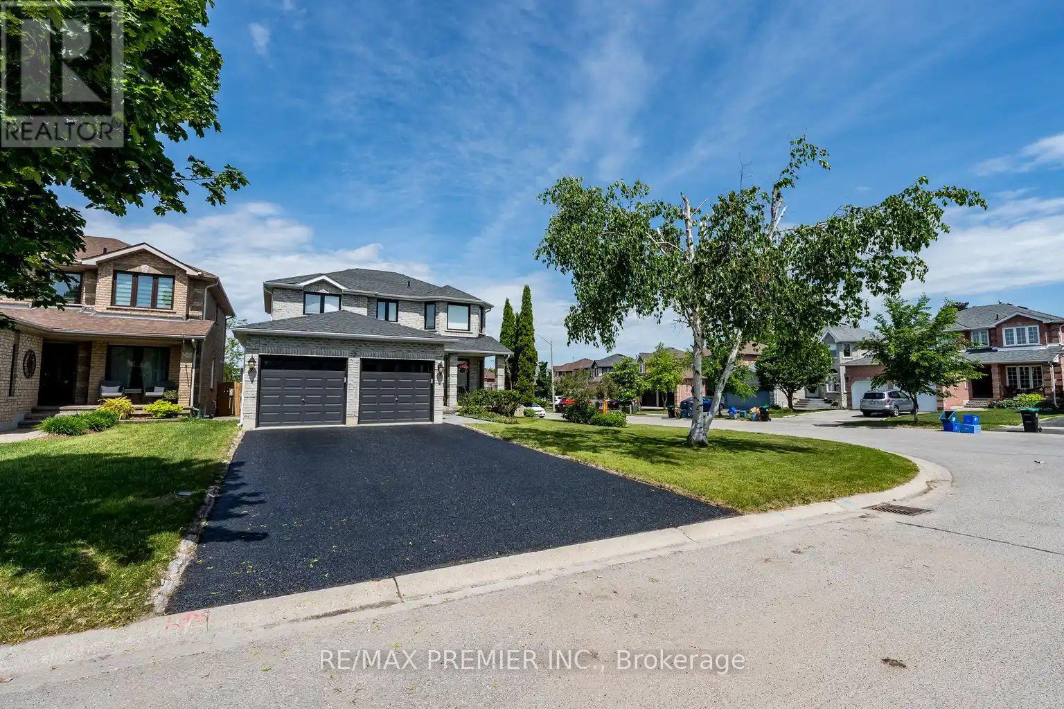 2 Grace Crescent Barrie Ontario Canada Sale residential Jason Gavadza Keller Williams Referred Urban Realty, Brokerage*