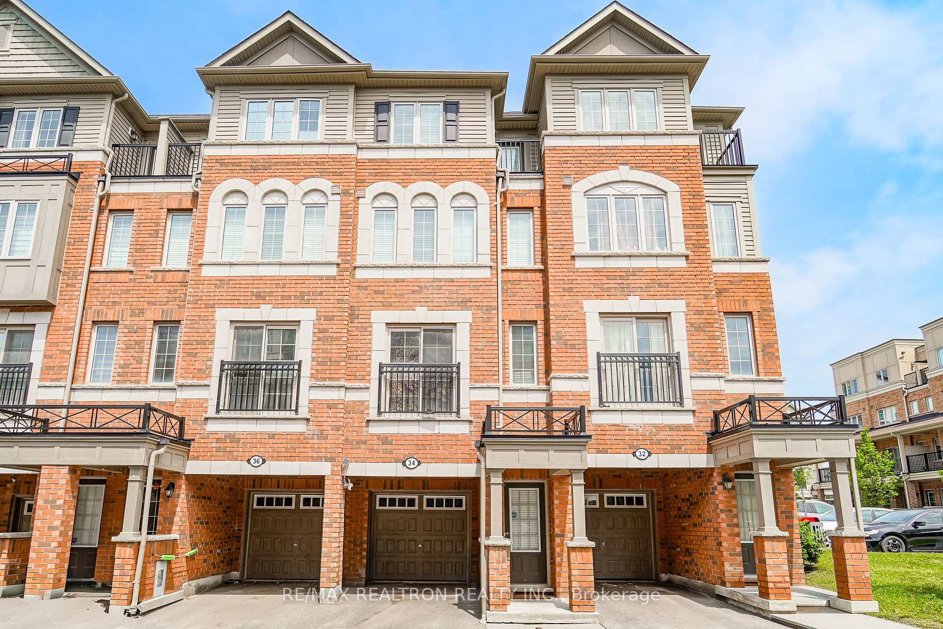 34 Glenstal Path Oshawa Ontario Canada Sale residential Thiru Nirahulan RE/MAX REALTRON REALTY INC., BROKERAGE*