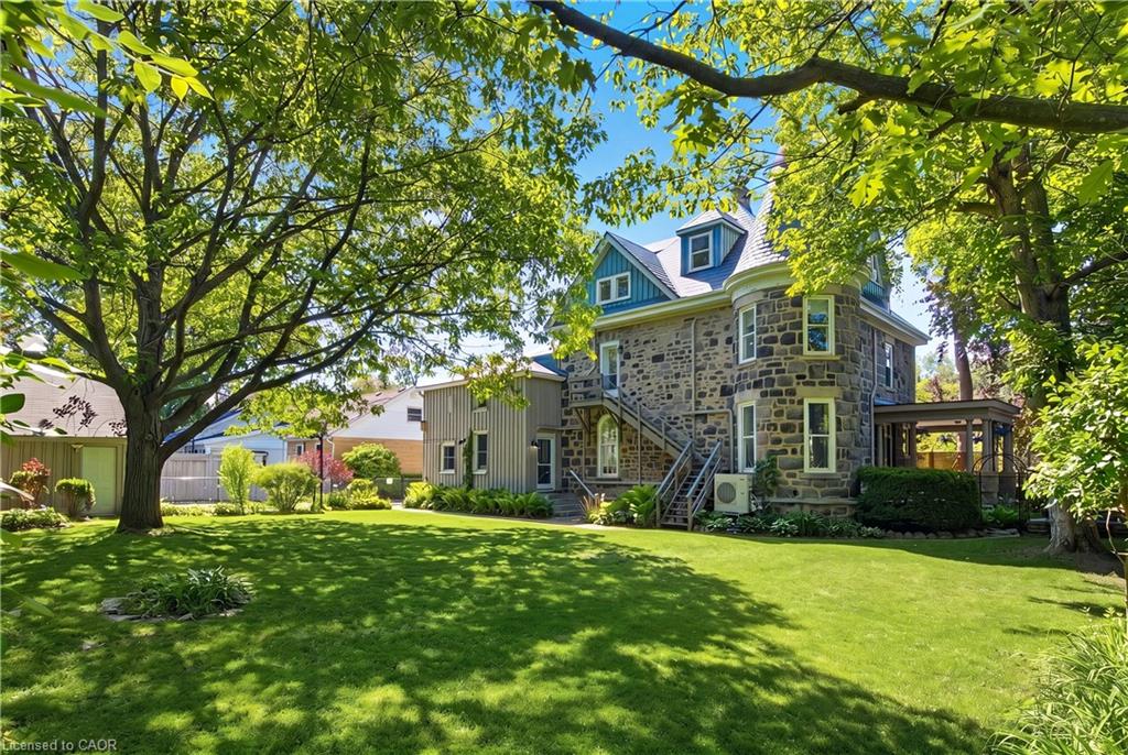6 Bedroom Single Family Home/House's Image 38