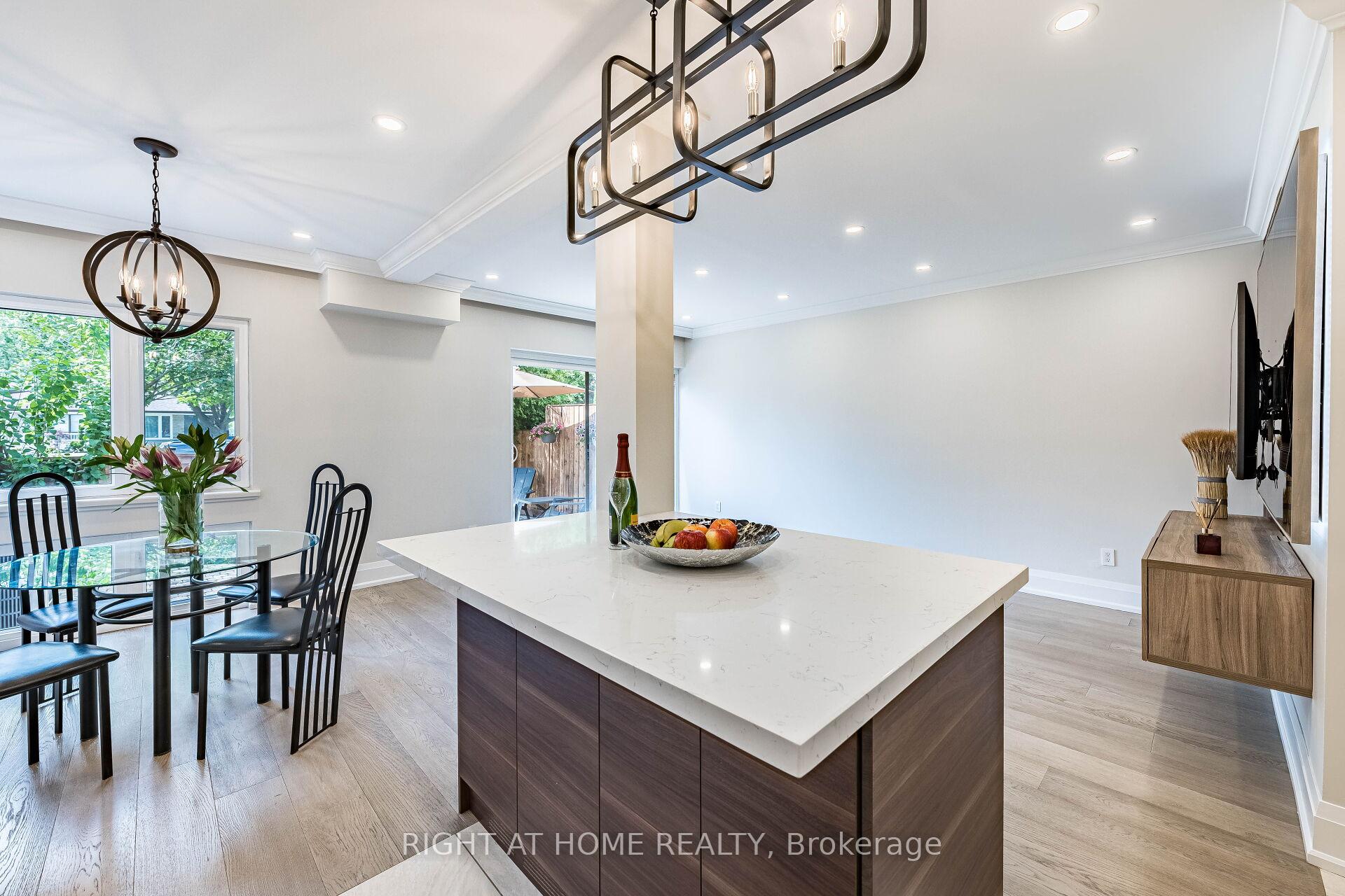 #5 - 1200 Gripsholm Road Mississauga Ontario Canada Sale residential Guido Bernal Right at Home Realty, Brokerage*