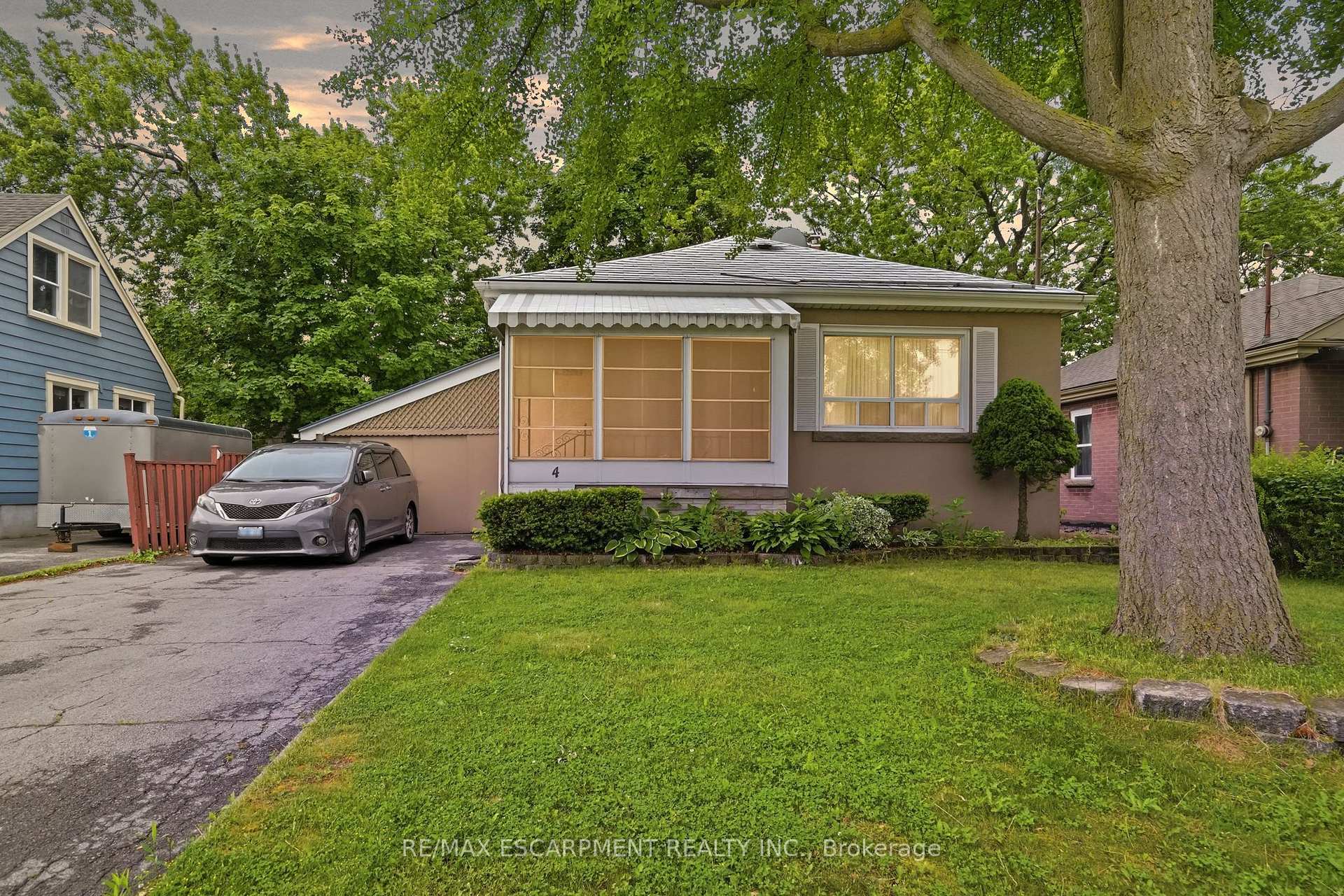 4 Duncombe Drive Hamilton Ontario Canada Sale residential Next Stage Realty Right at Home Realty, Brokerage*