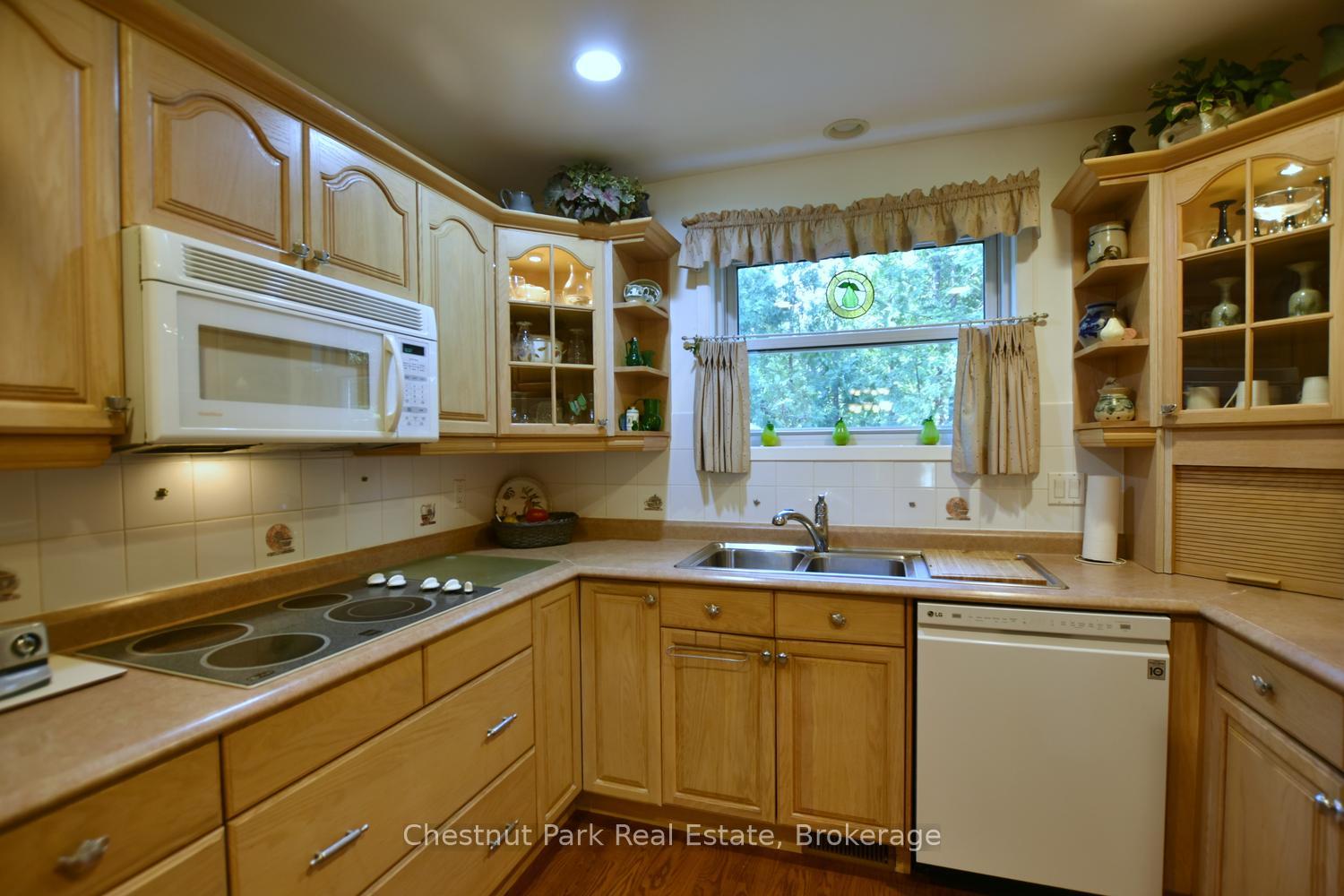 4 Bedroom Single Family Home/House's Image 34