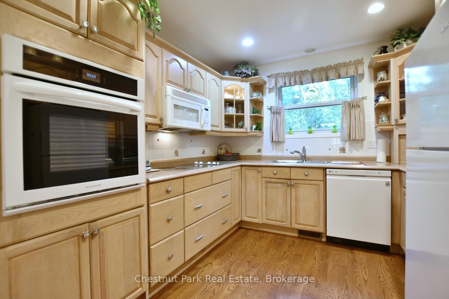4 Bedroom Single Family Home/House's Image 32