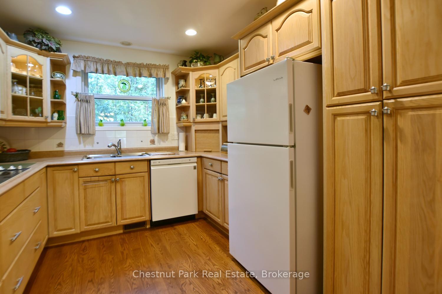 4 Bedroom Single Family Home/House's Image 33