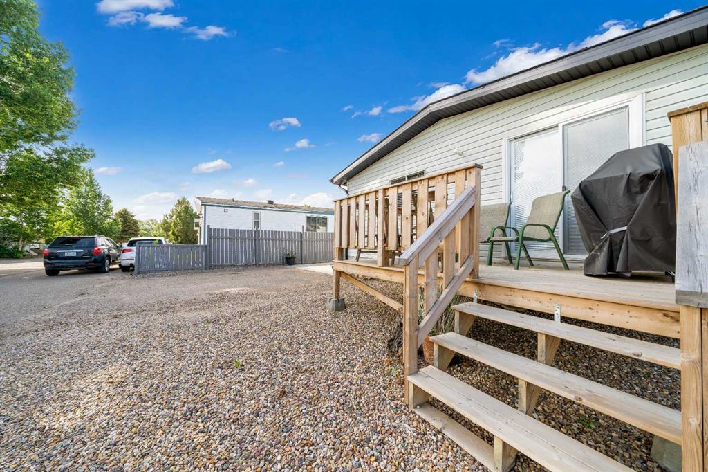 341 Cornell CR SW Medicine Hat Alberta Canada Sale residential ANA MCFADYEN ROYAL LEPAGE COMMUNITY REALTY