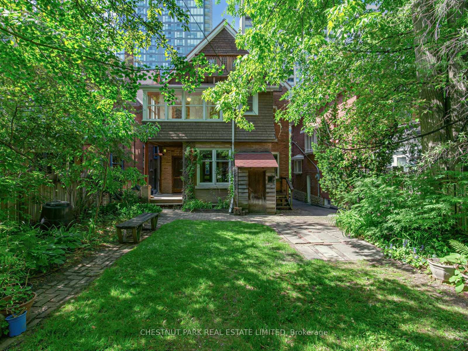 6 Bedroom Single Family Home/House's Image 36