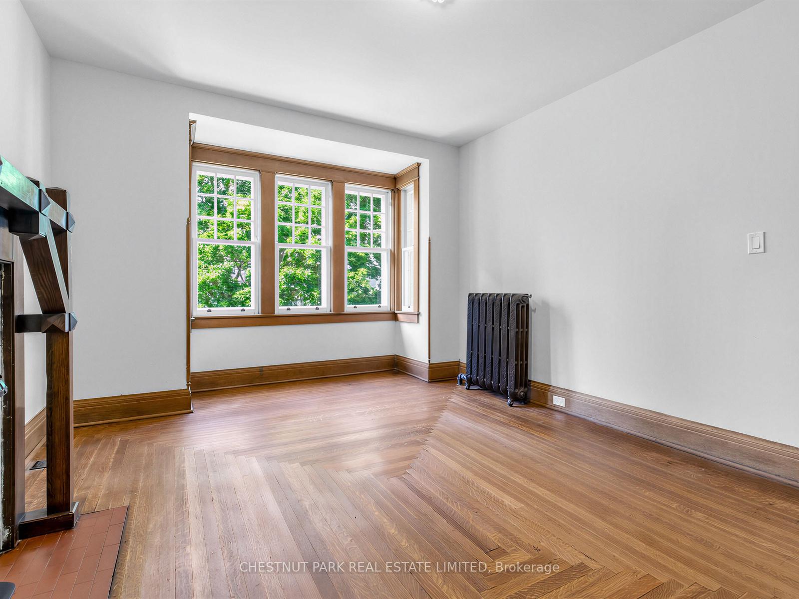 6 Bedroom Single Family Home/House's Image 24