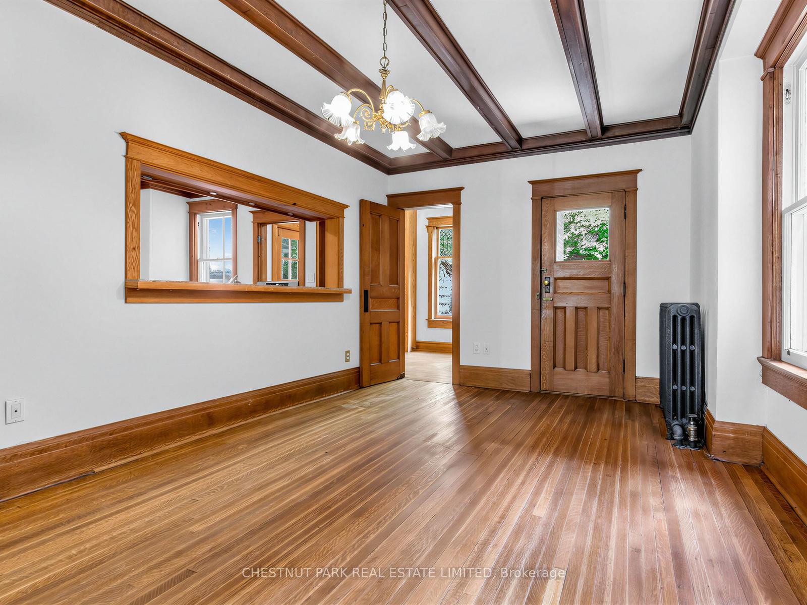 6 Bedroom Single Family Home/House's Image 6