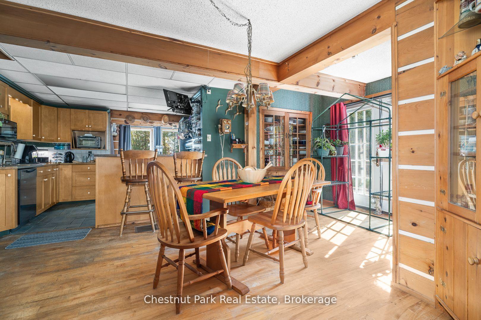 7 Bedroom Single Family Home/House's Image 9