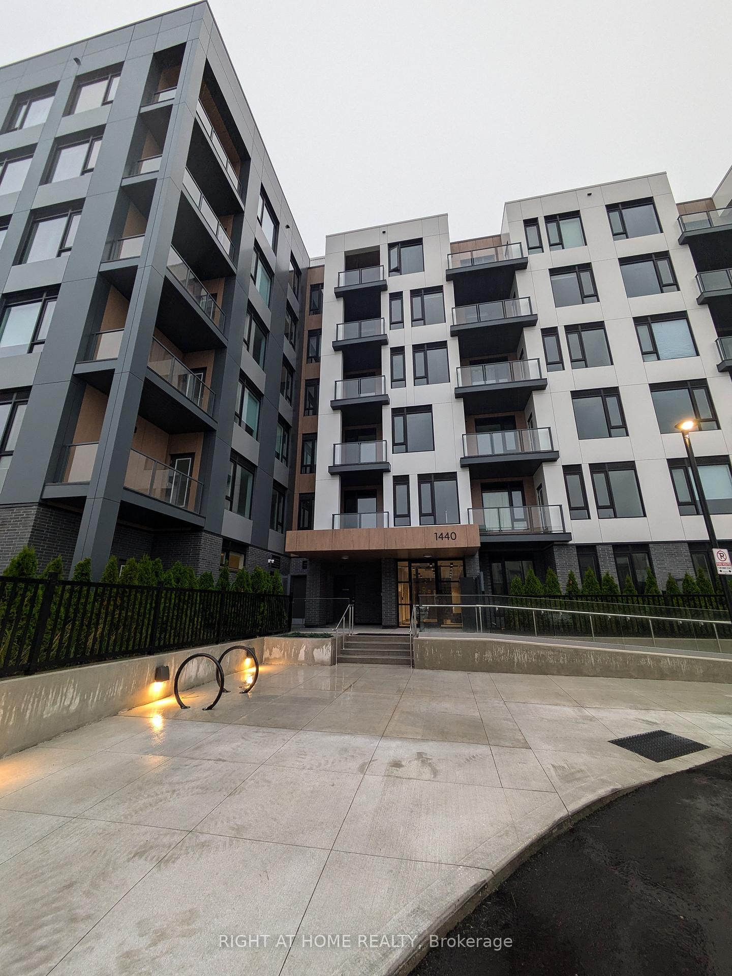 102 - 1440 Clarriage Court Milton Ontario Canada Rent residential Tetyana Kmets Right at Home Realty, Brokerage*