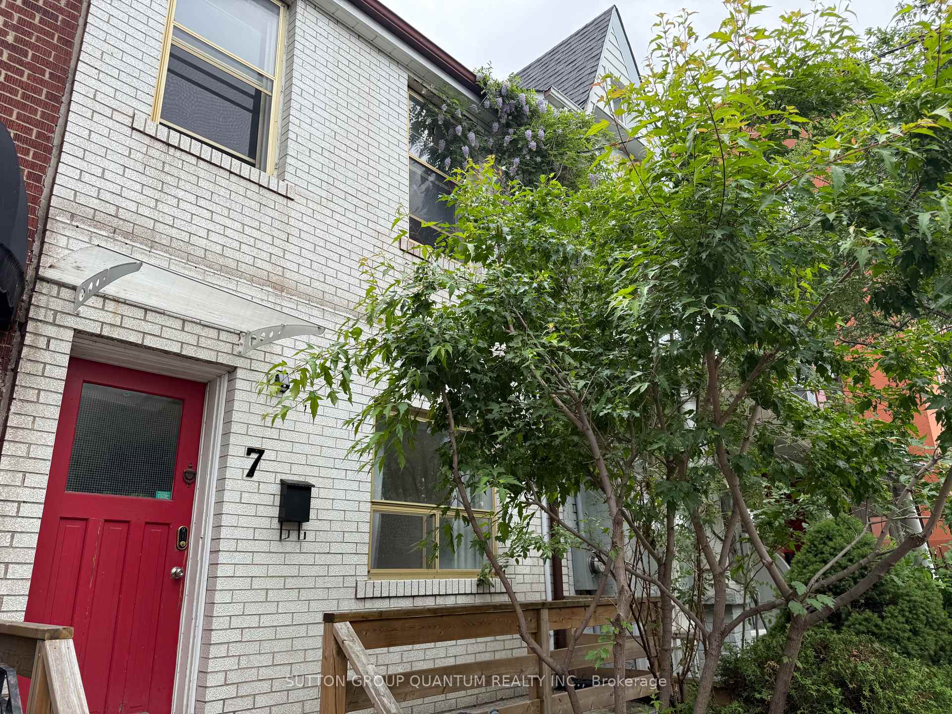 7 Casimir Street Toronto Ontario Canada Rent residential Rita Asadorian SUTTON GROUP QUANTUM REALTY INC., BROKERAGE*