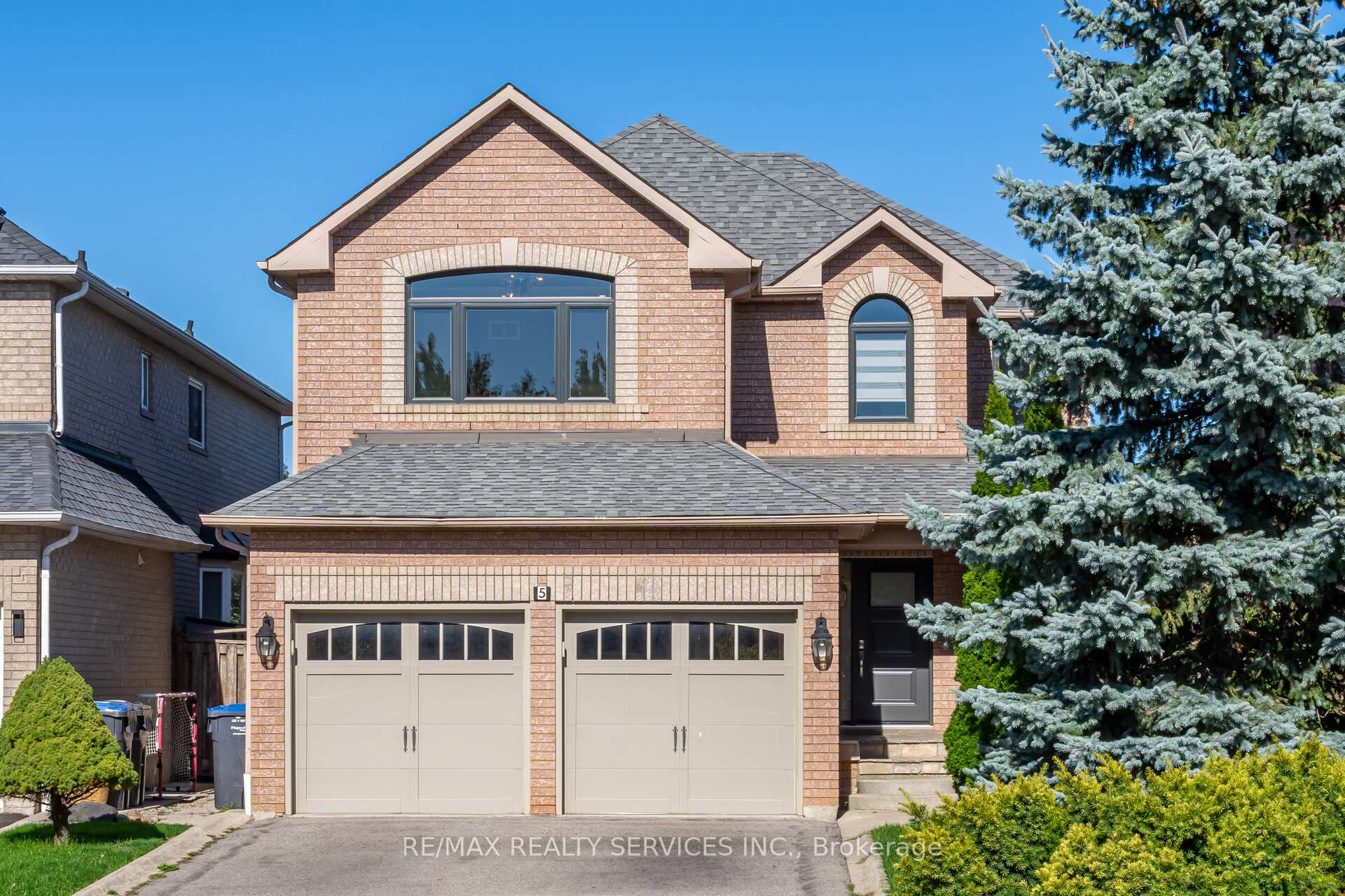 5 Melrose Gardens Brampton Ontario Canada Sale residential Gary Bhinder RE/MAX Realty Services Inc., Brokerage*